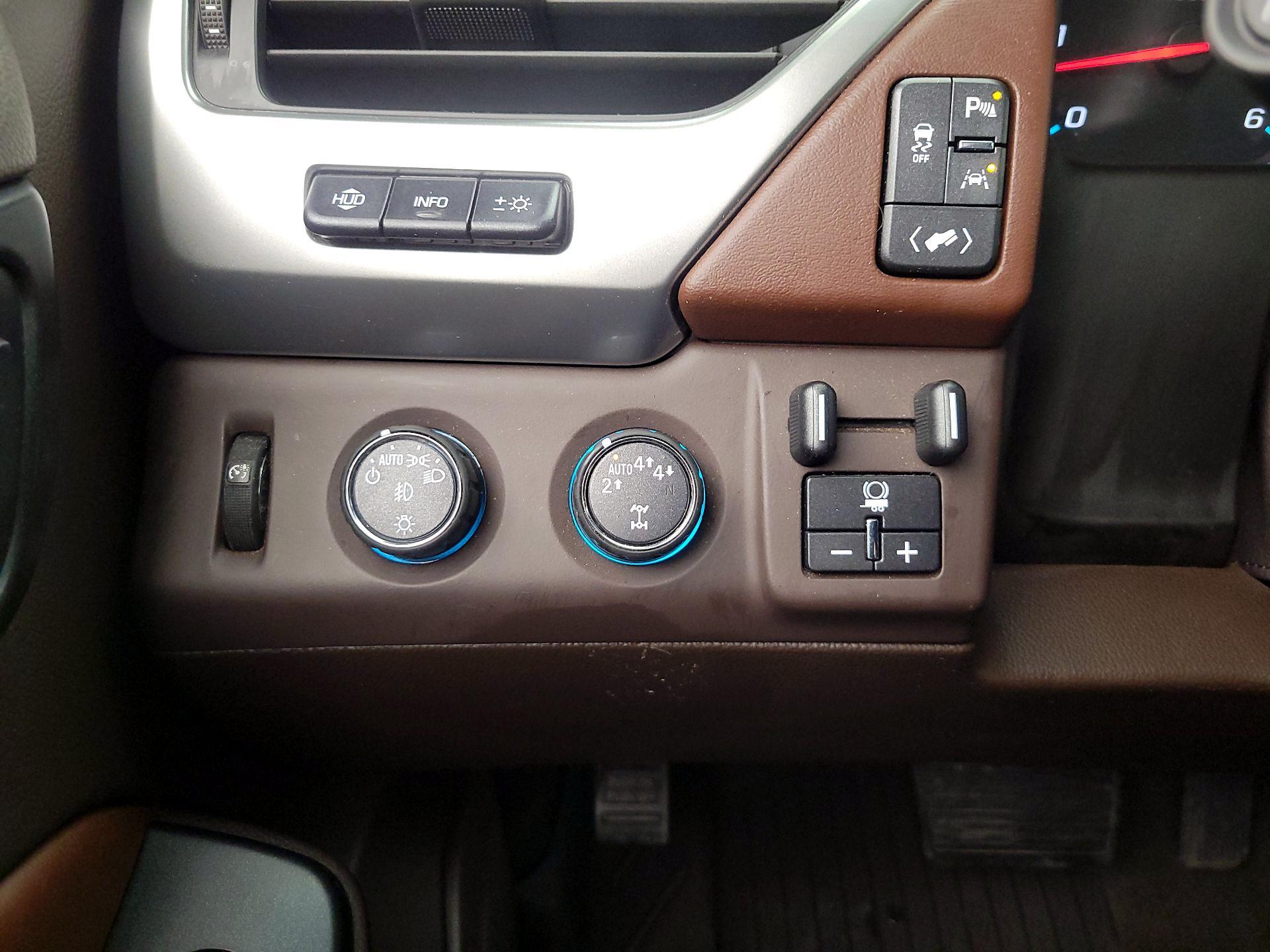 Thumbnail: 2017 Chevrolet Tahoe - 13