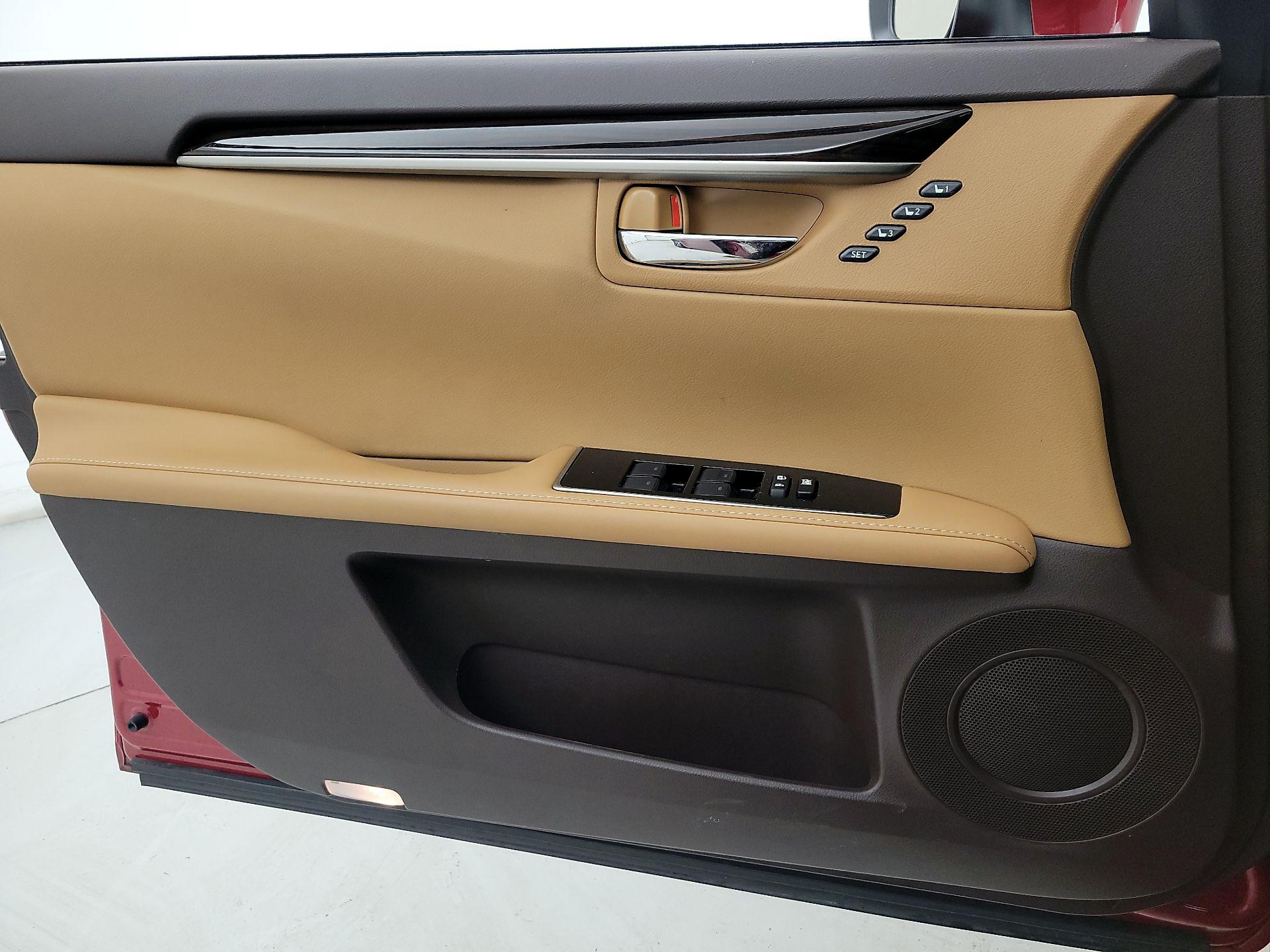 Thumbnail: 2016 Lexus ES - 12