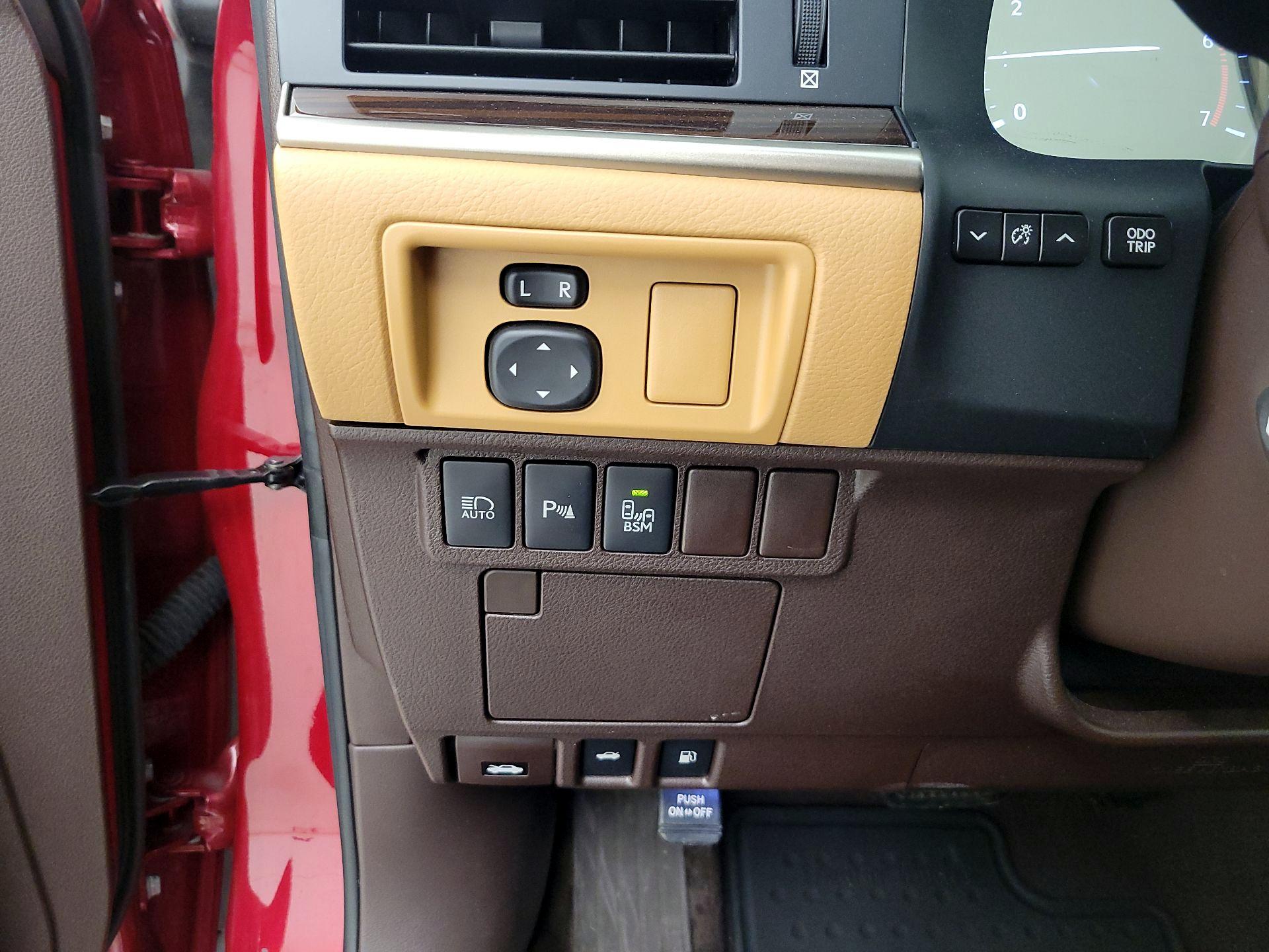 Thumbnail: 2016 Lexus ES - 13