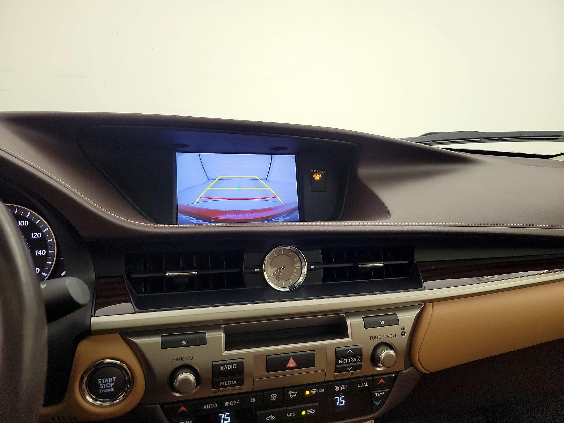 Thumbnail: 2016 Lexus ES - 14