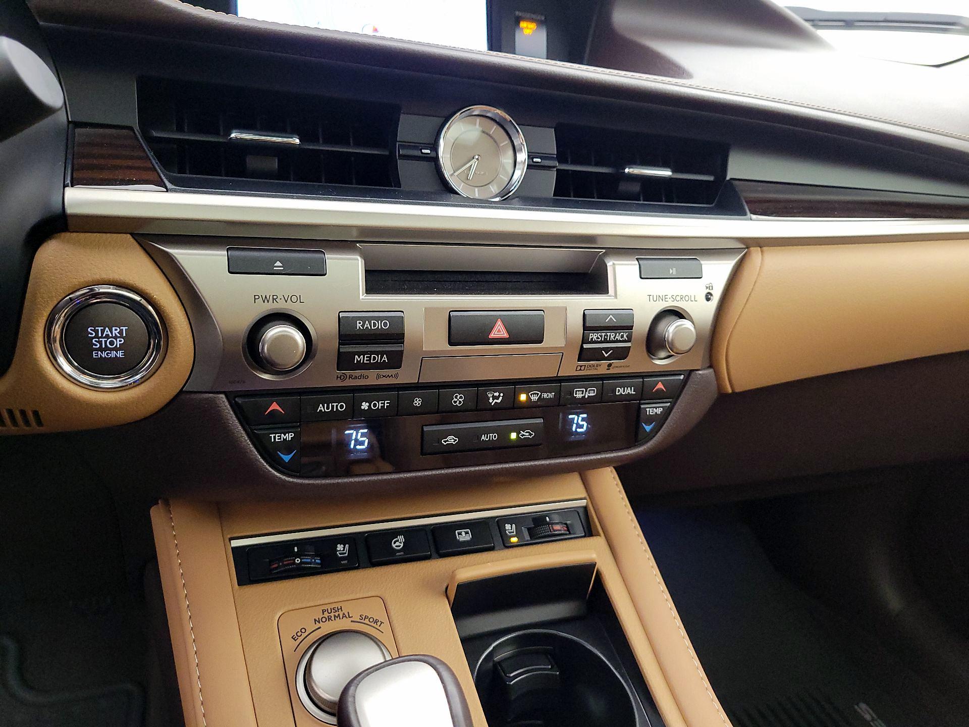 Thumbnail: 2016 Lexus ES - 16