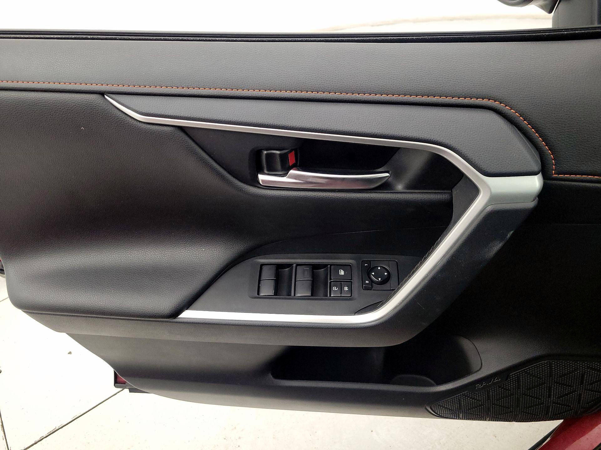 Thumbnail: 2019 Toyota RAV4 - 12