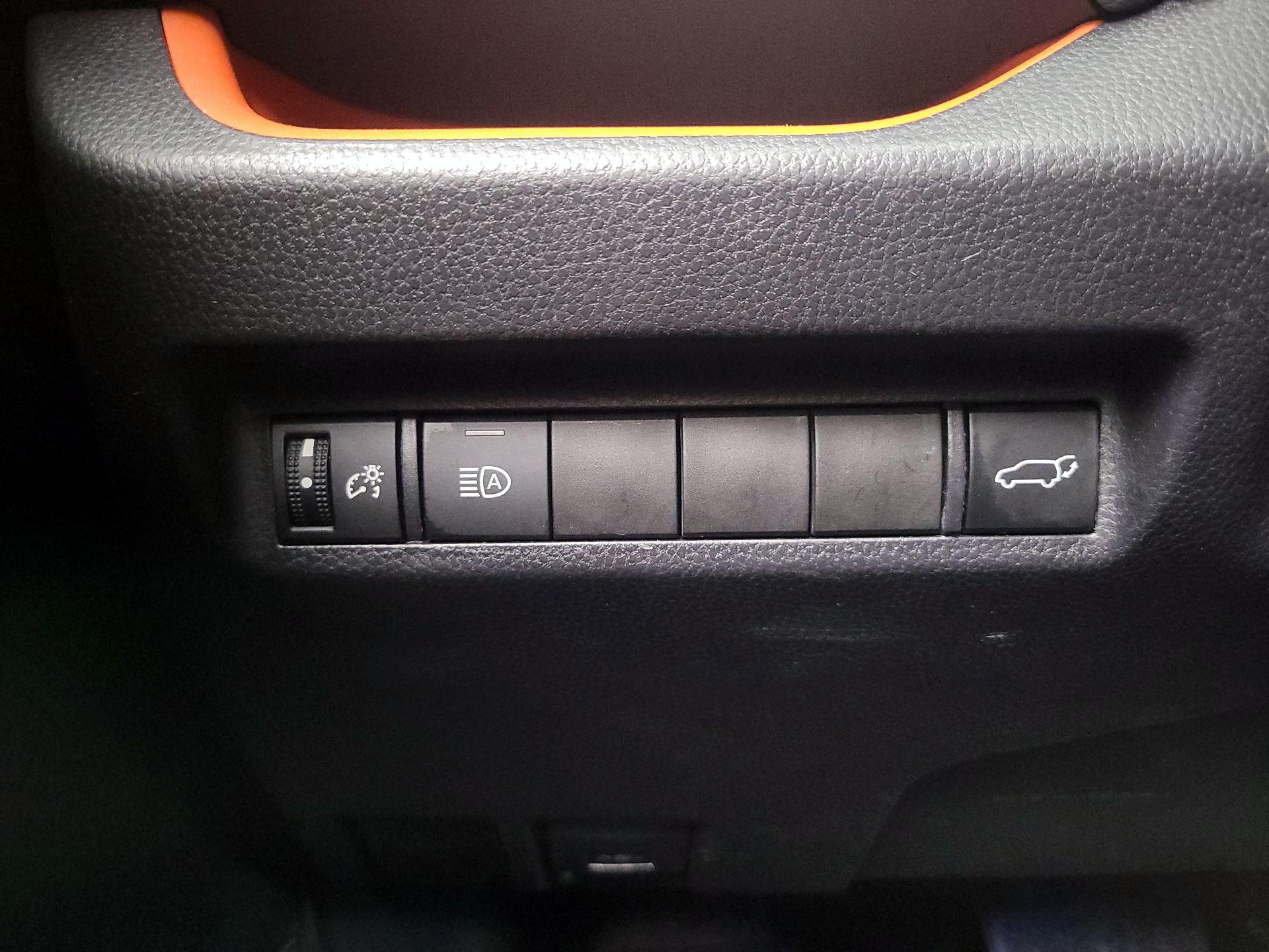 Thumbnail: 2019 Toyota RAV4 - 13