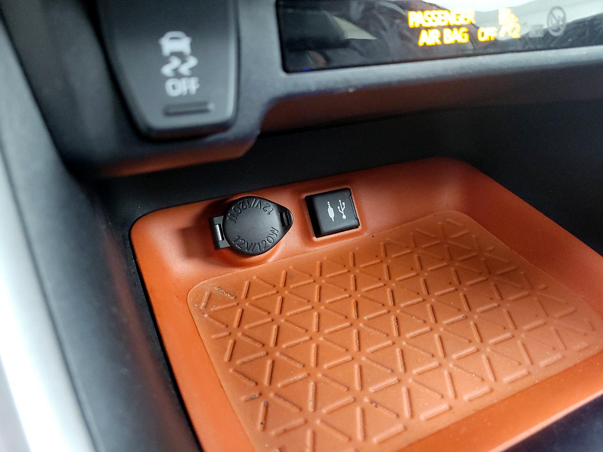 Thumbnail: 2019 Toyota RAV4 - 19