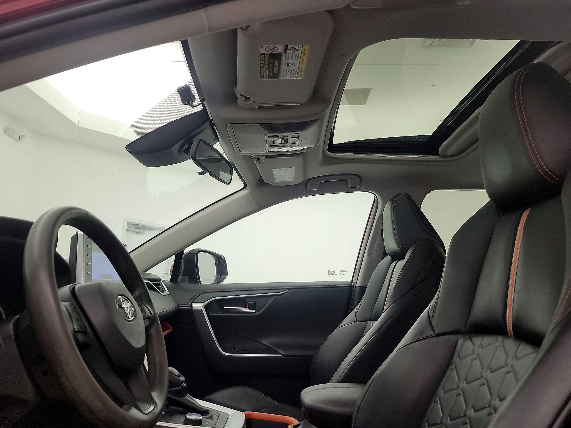 Thumbnail: 2019 Toyota RAV4 - 20