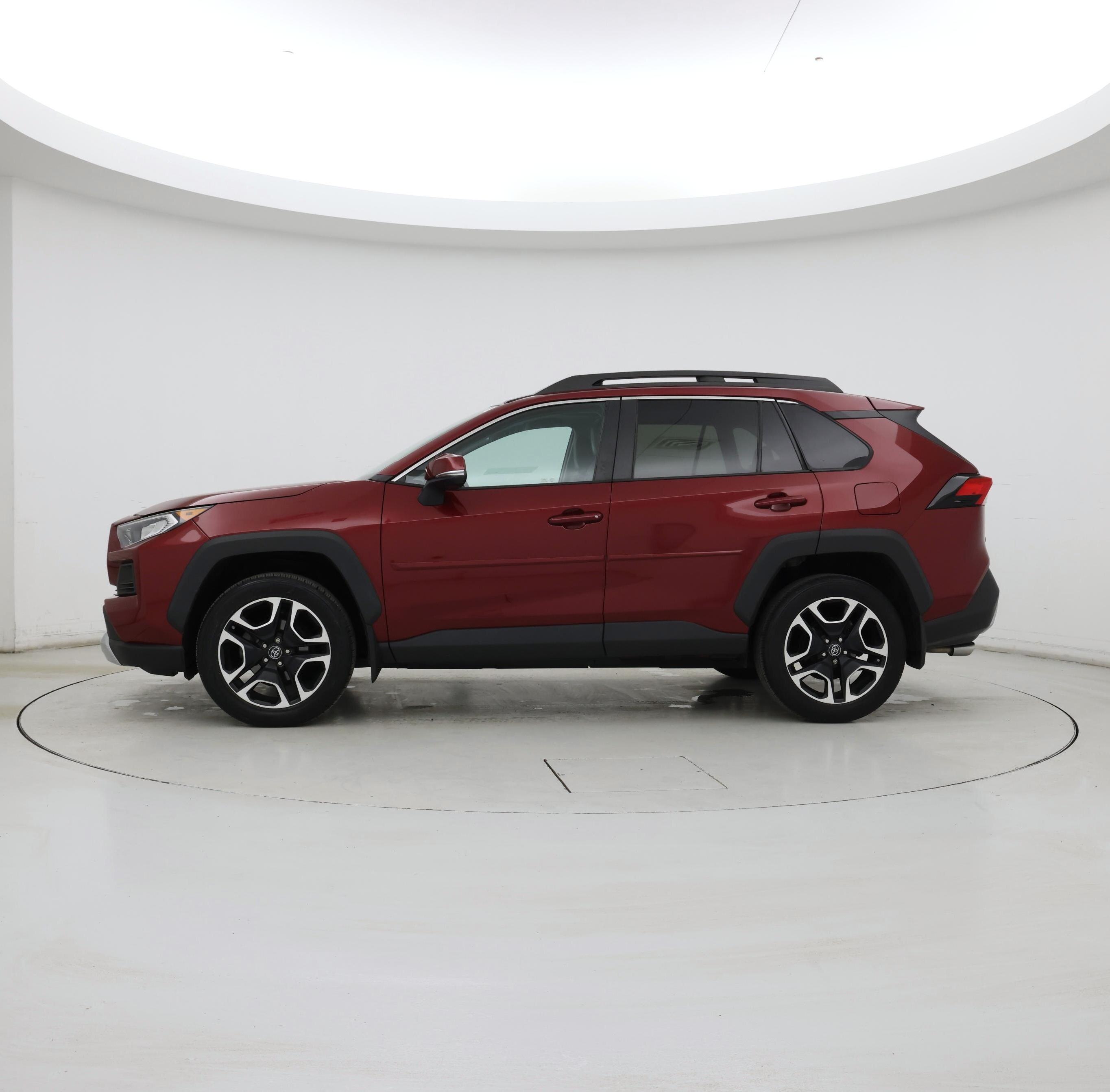 Thumbnail: 2019 Toyota RAV4 - 3