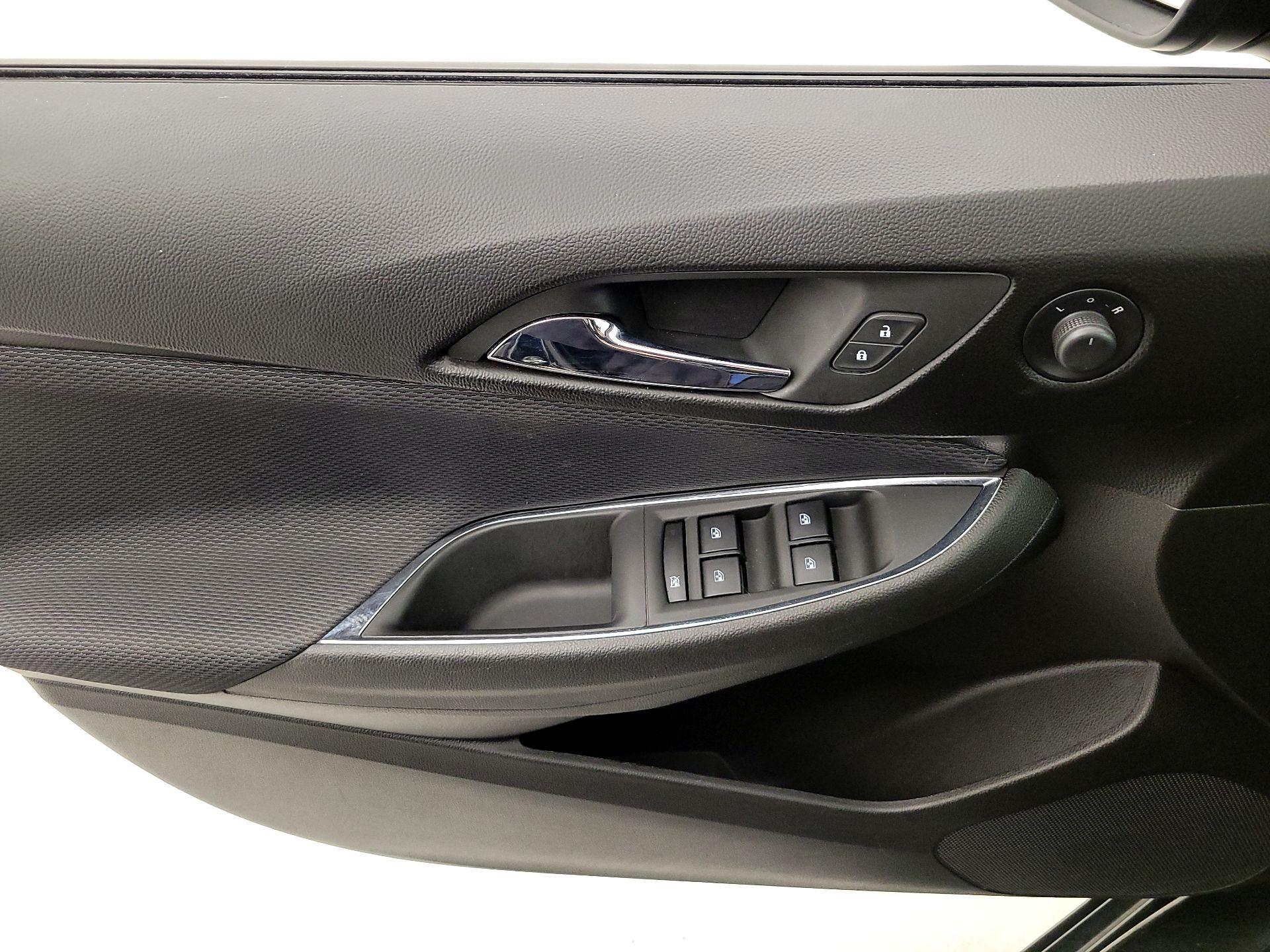 Thumbnail: 2019 Chevrolet Cruze - 12