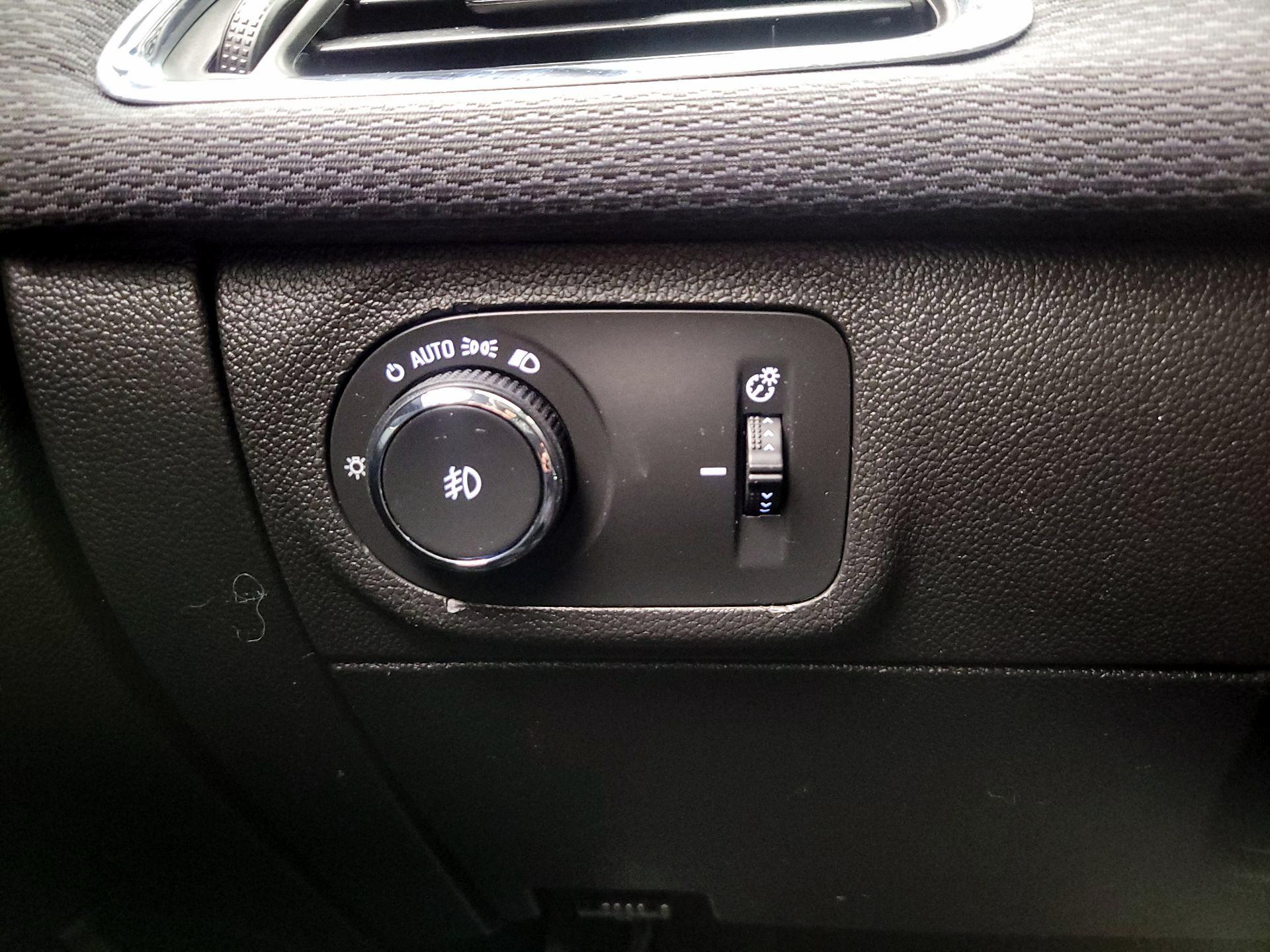 Thumbnail: 2019 Chevrolet Cruze - 13