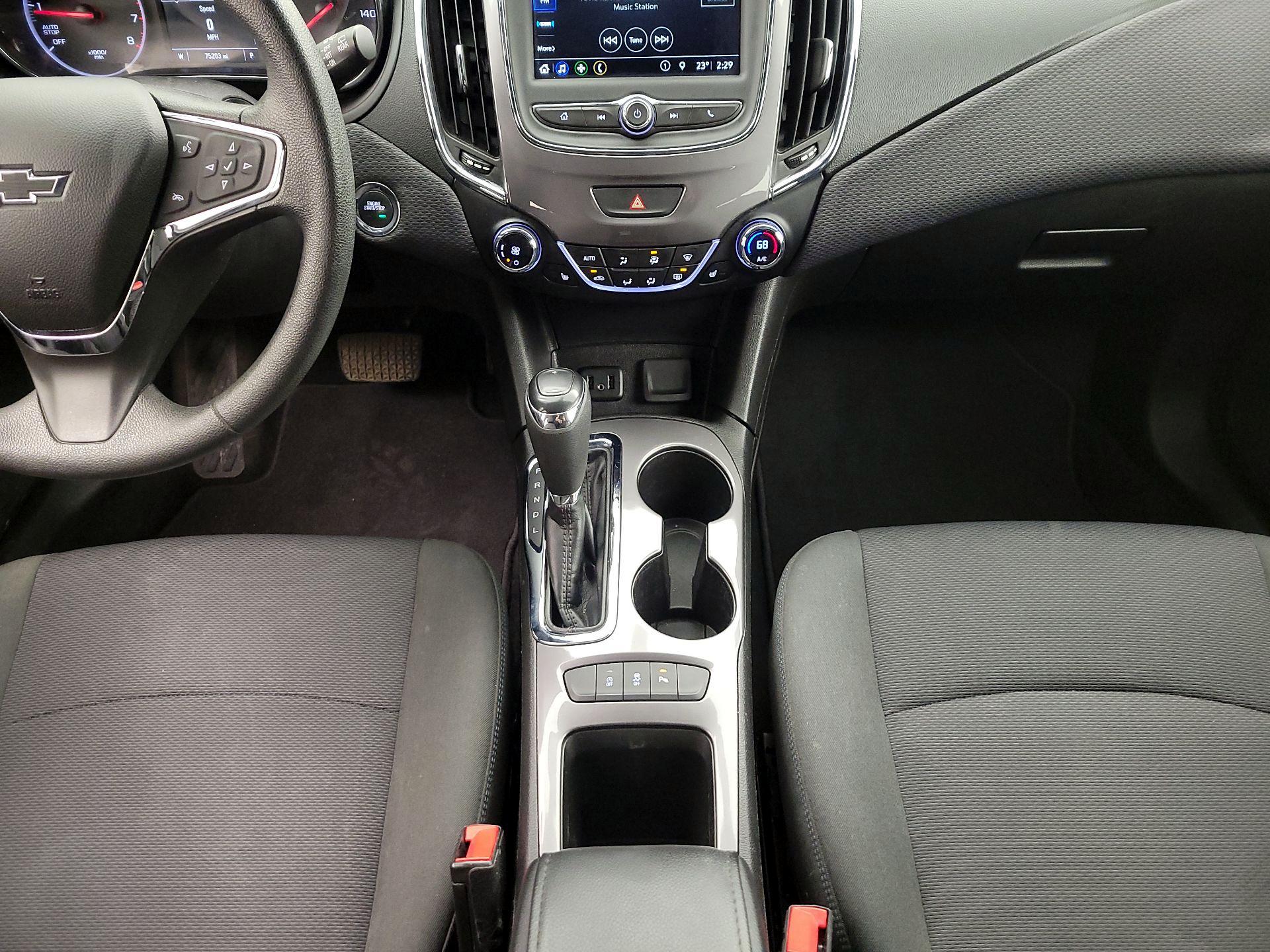 Thumbnail: 2019 Chevrolet Cruze - 18