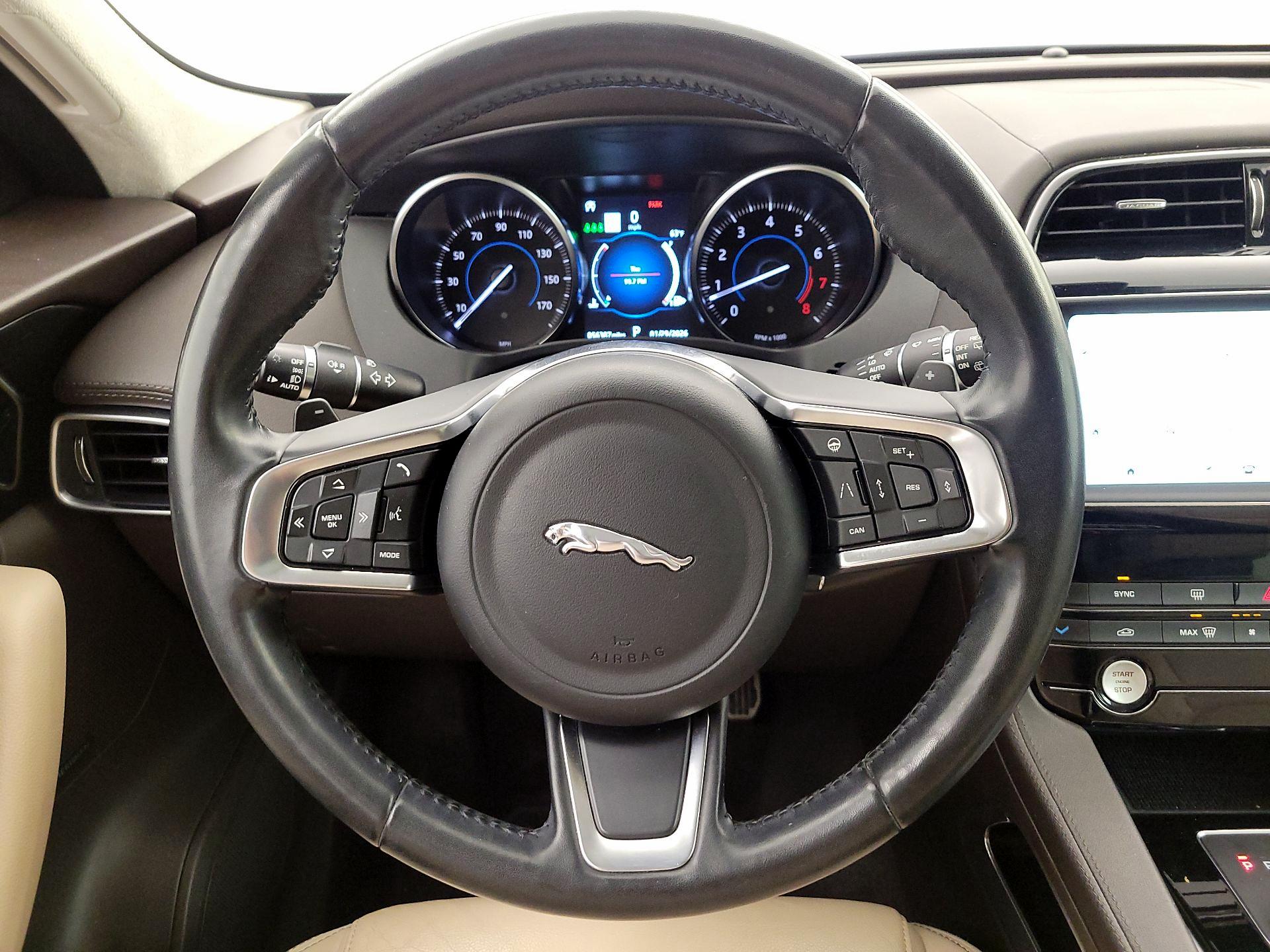 Thumbnail: 2019 Jaguar F-Pace - 10