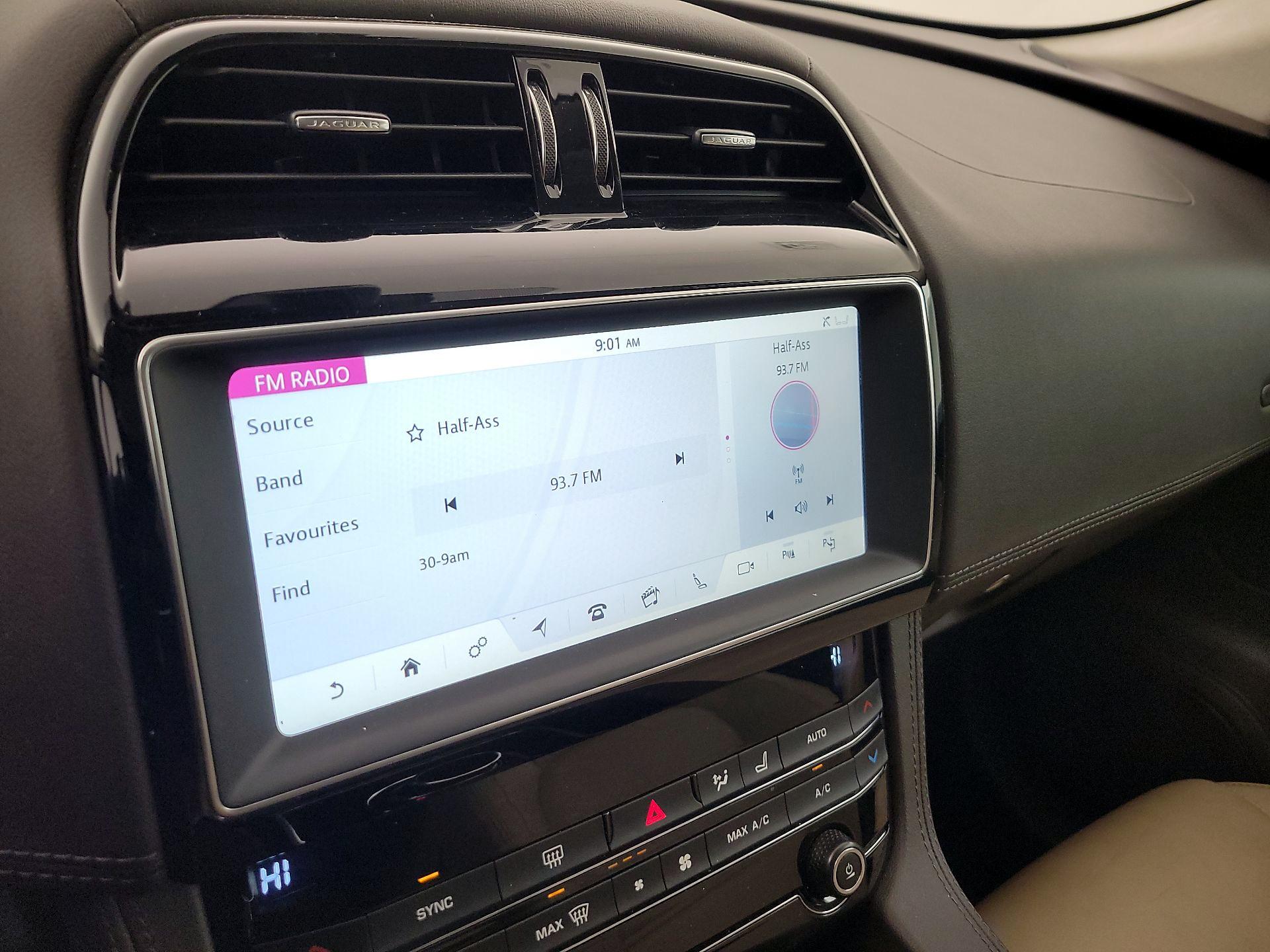 Thumbnail: 2019 Jaguar F-Pace - 16