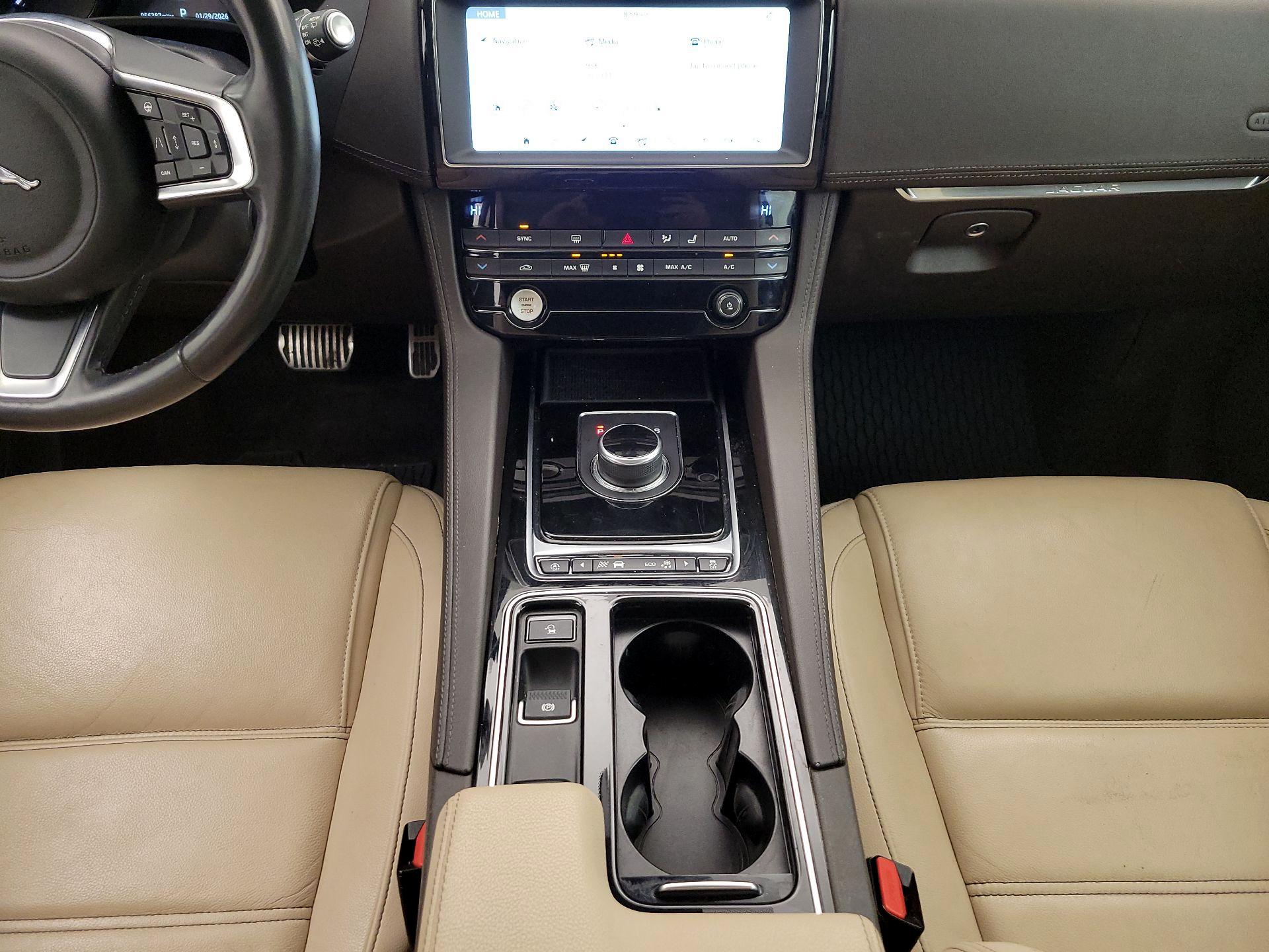 Thumbnail: 2019 Jaguar F-Pace - 18