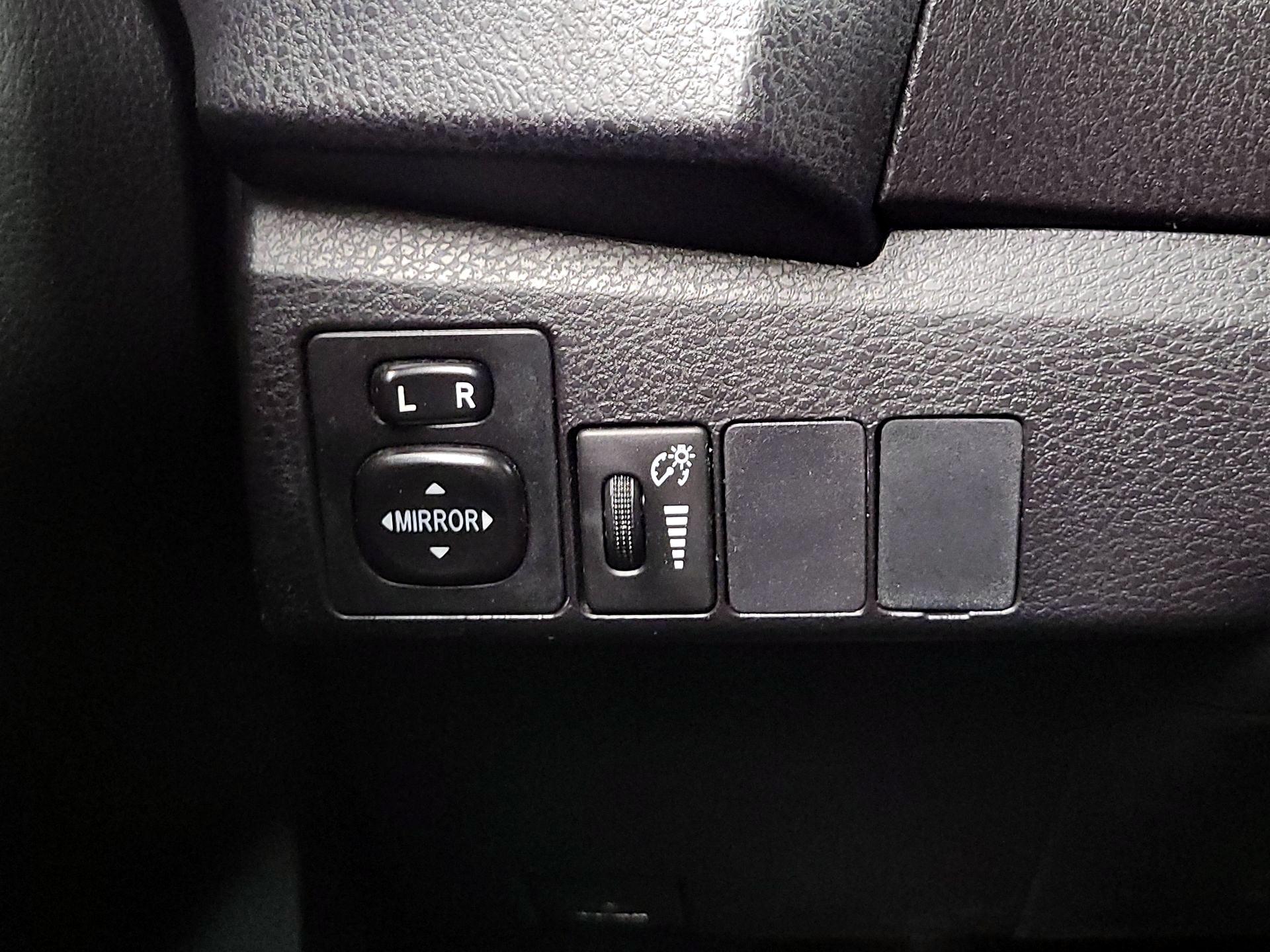 Thumbnail: 2016 Toyota Corolla - 13