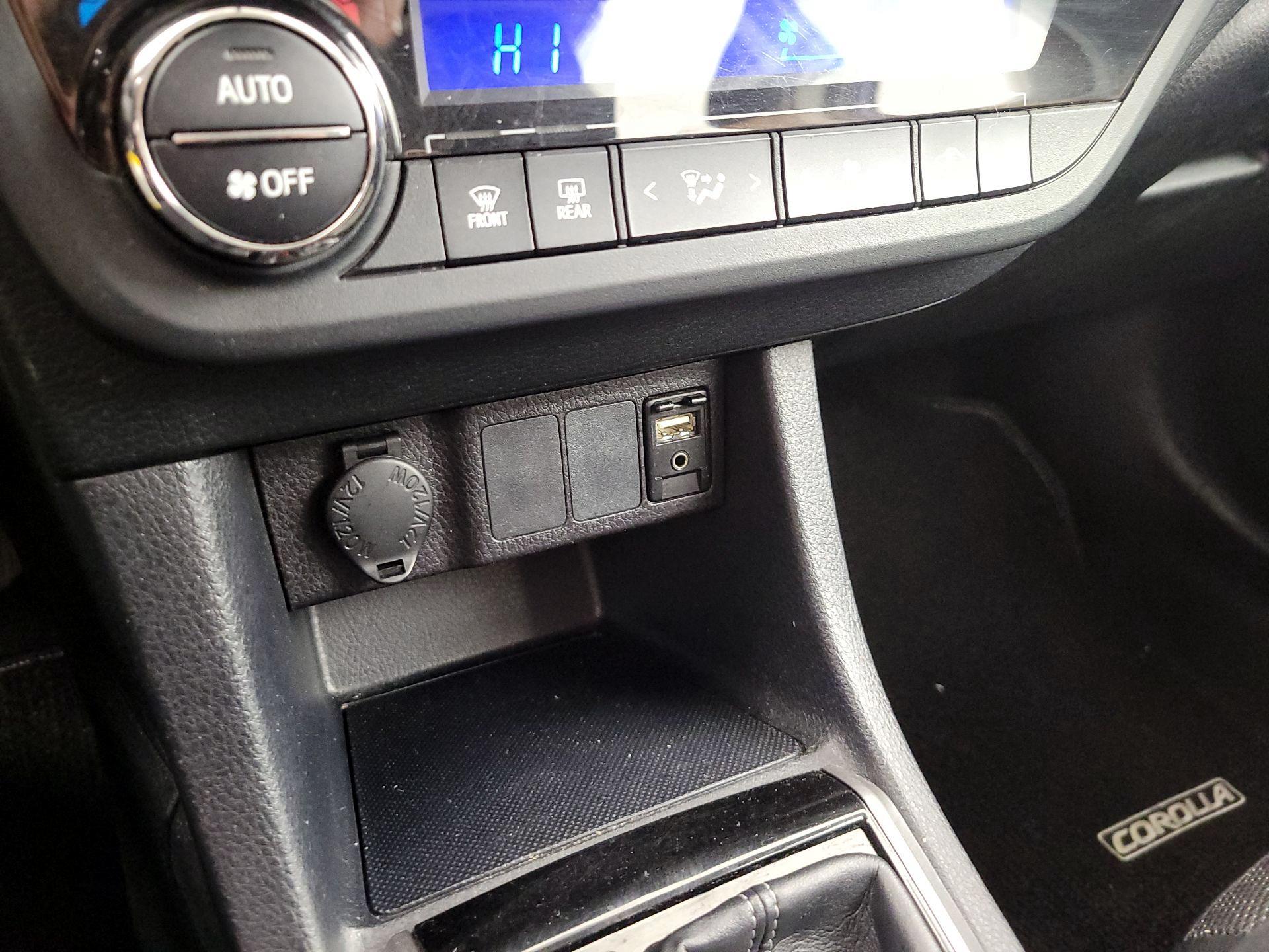 Thumbnail: 2016 Toyota Corolla - 18