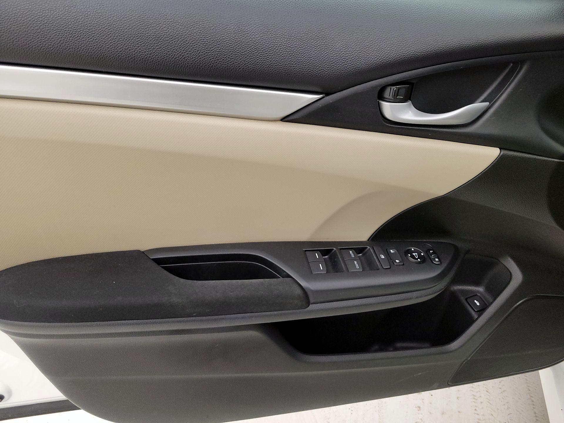 Thumbnail: 2016 Honda Civic - 12