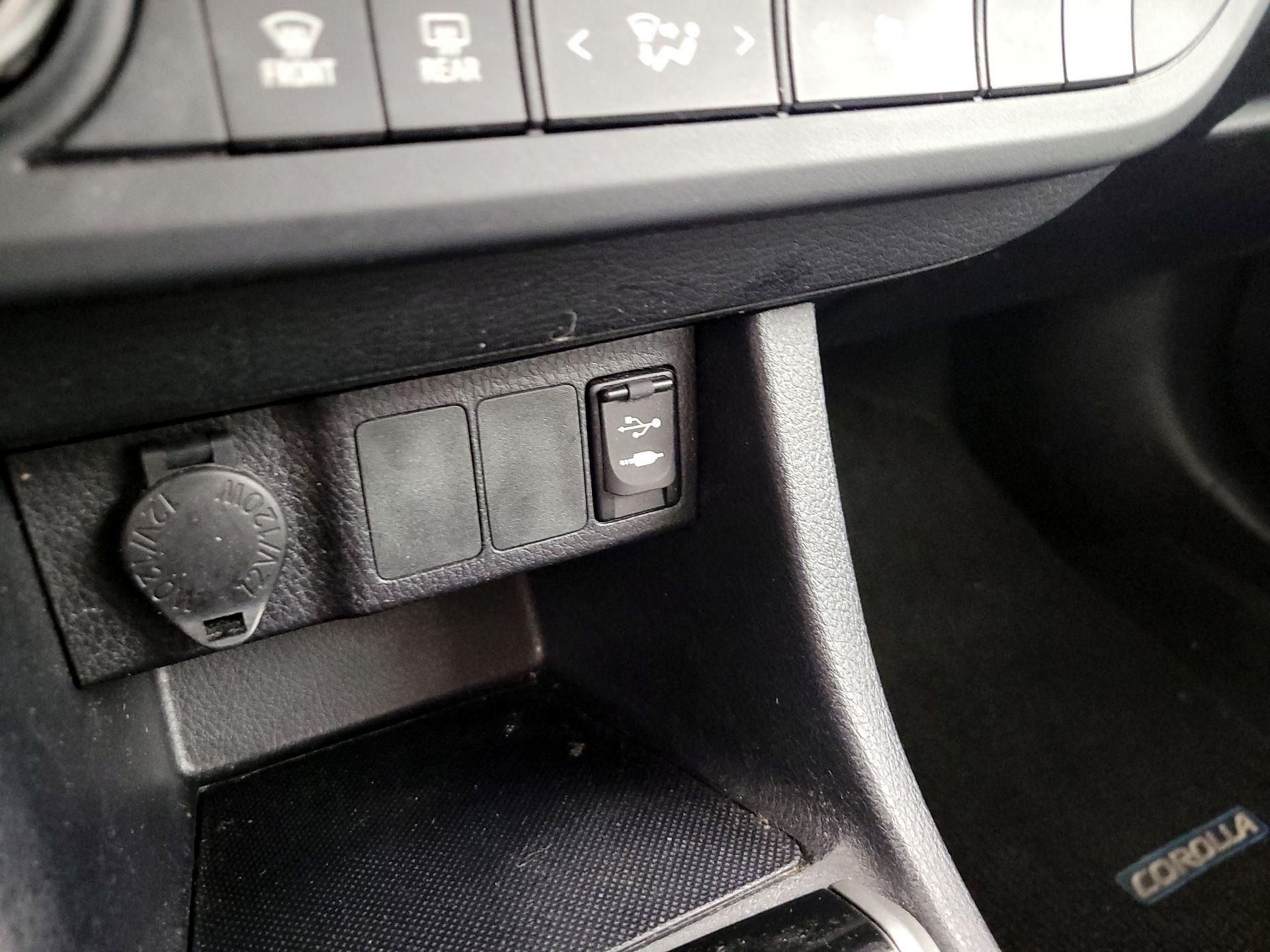 Thumbnail: 2016 Toyota Corolla - 18