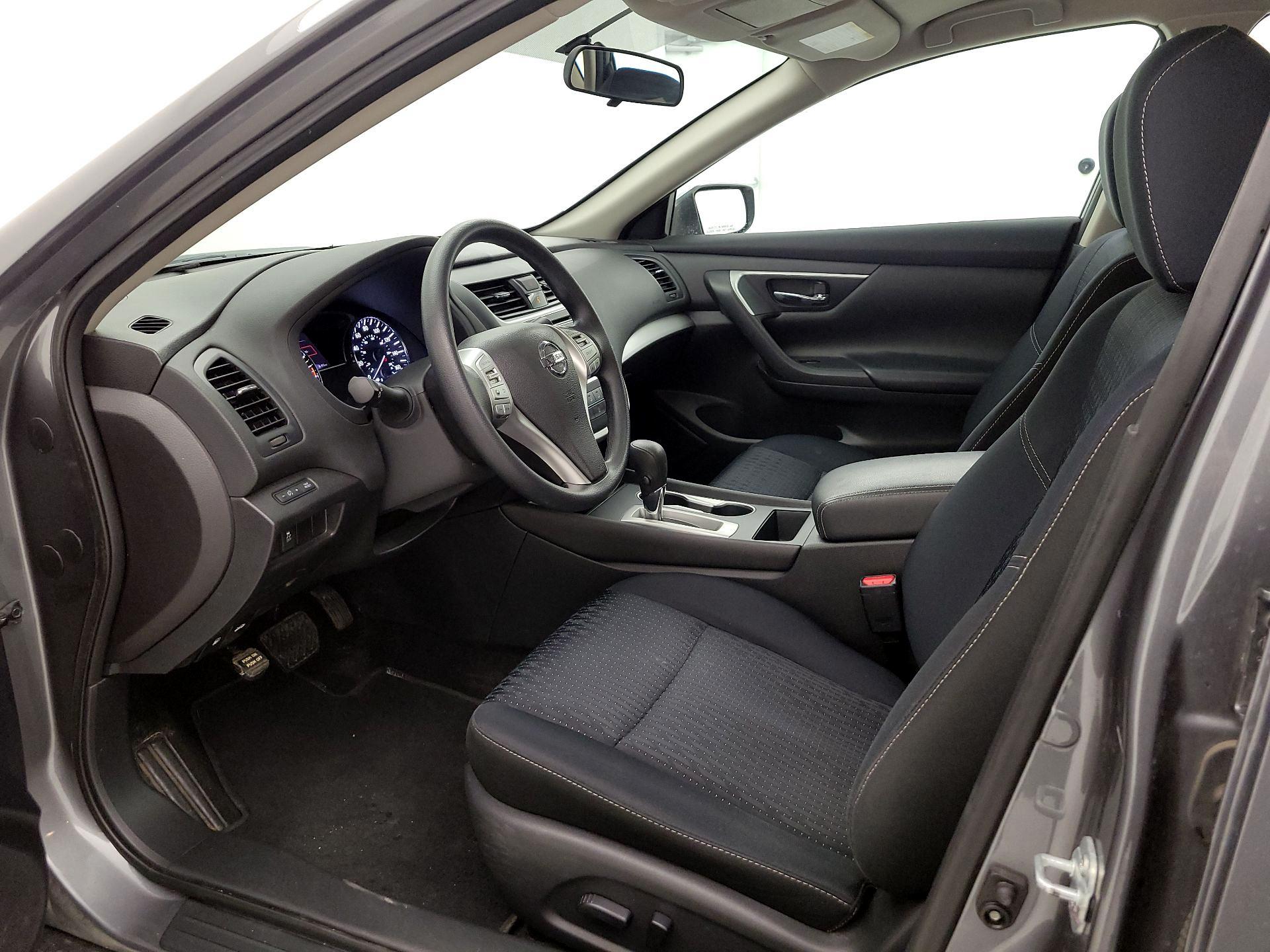 Thumbnail: 2016 Nissan Altima - 11