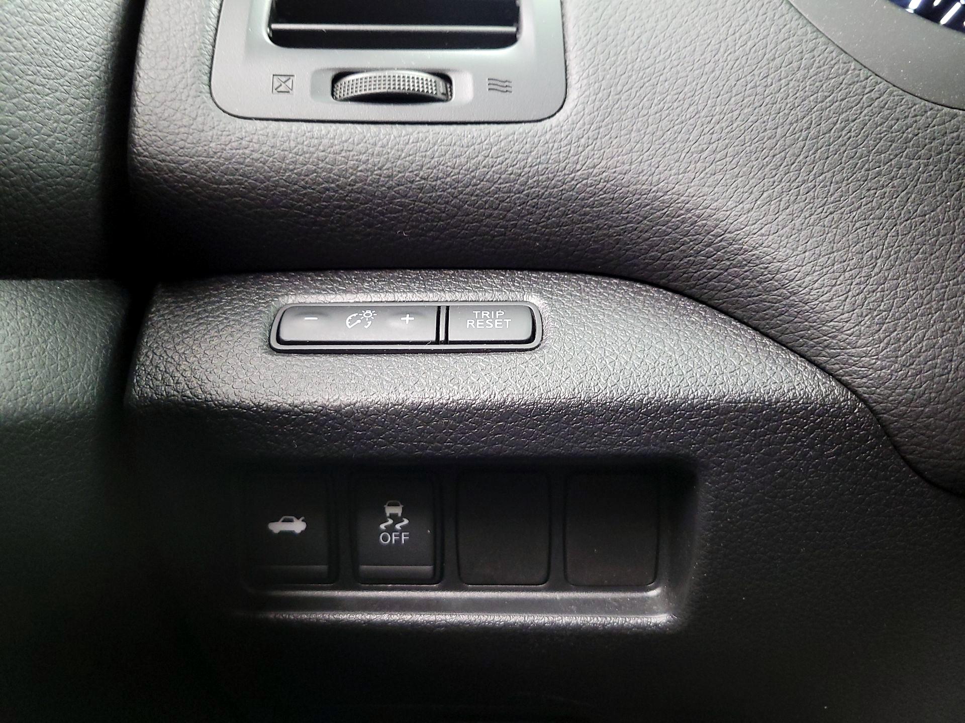 Thumbnail: 2016 Nissan Altima - 13