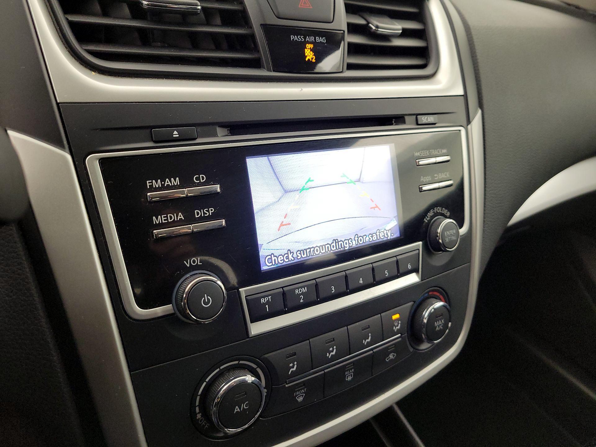 Thumbnail: 2016 Nissan Altima - 14