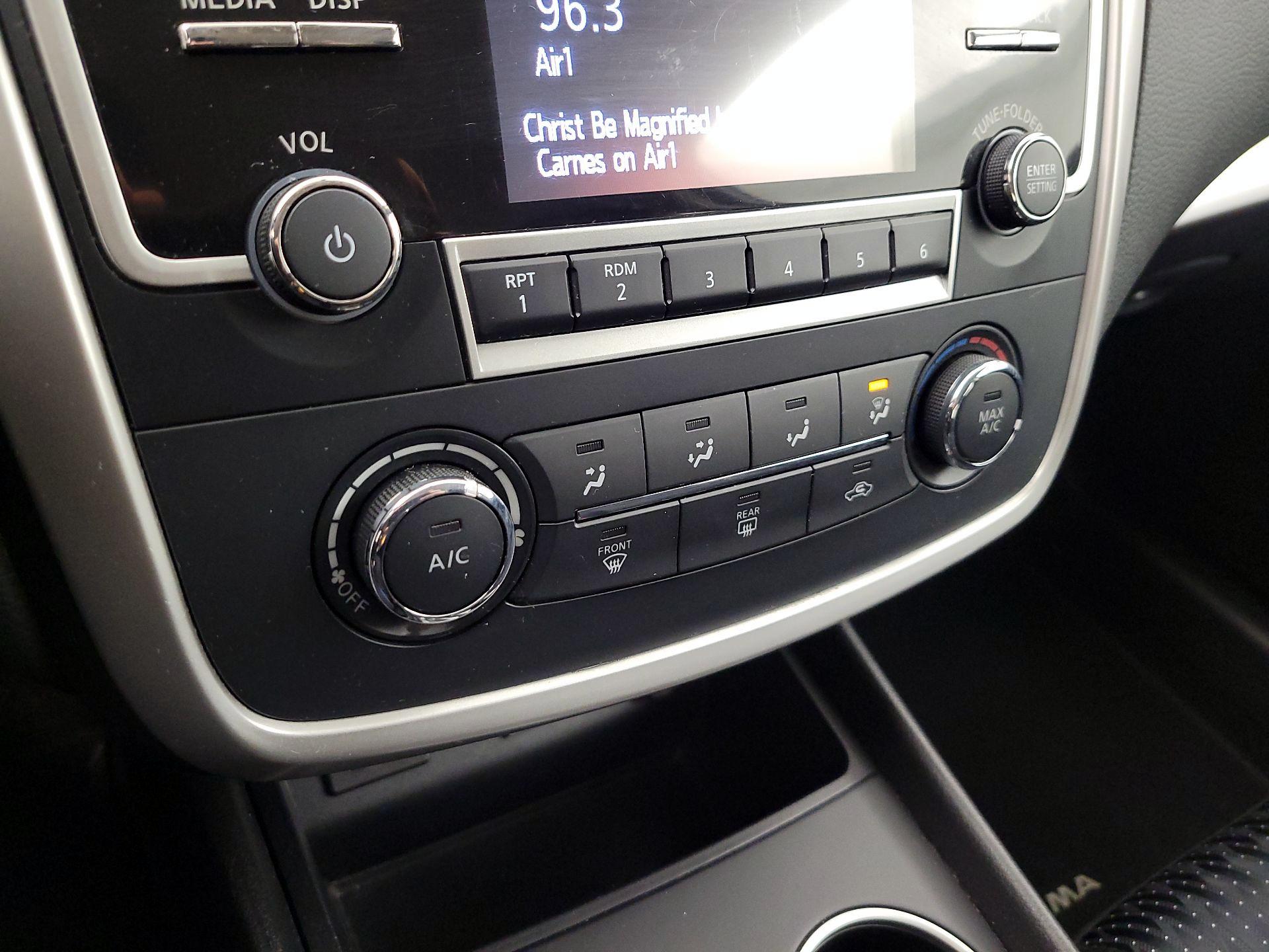 Thumbnail: 2016 Nissan Altima - 16