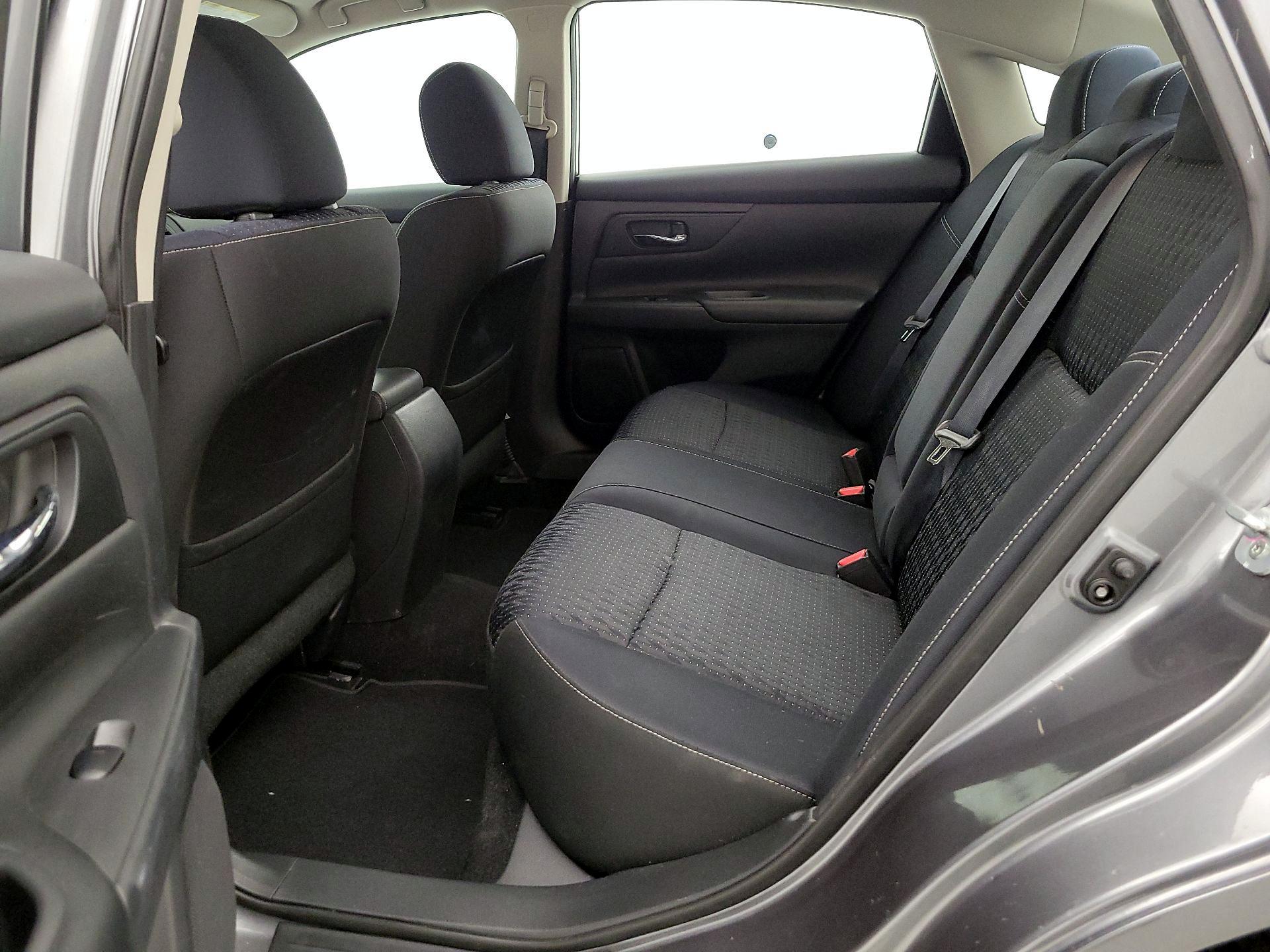 Thumbnail: 2016 Nissan Altima - 19