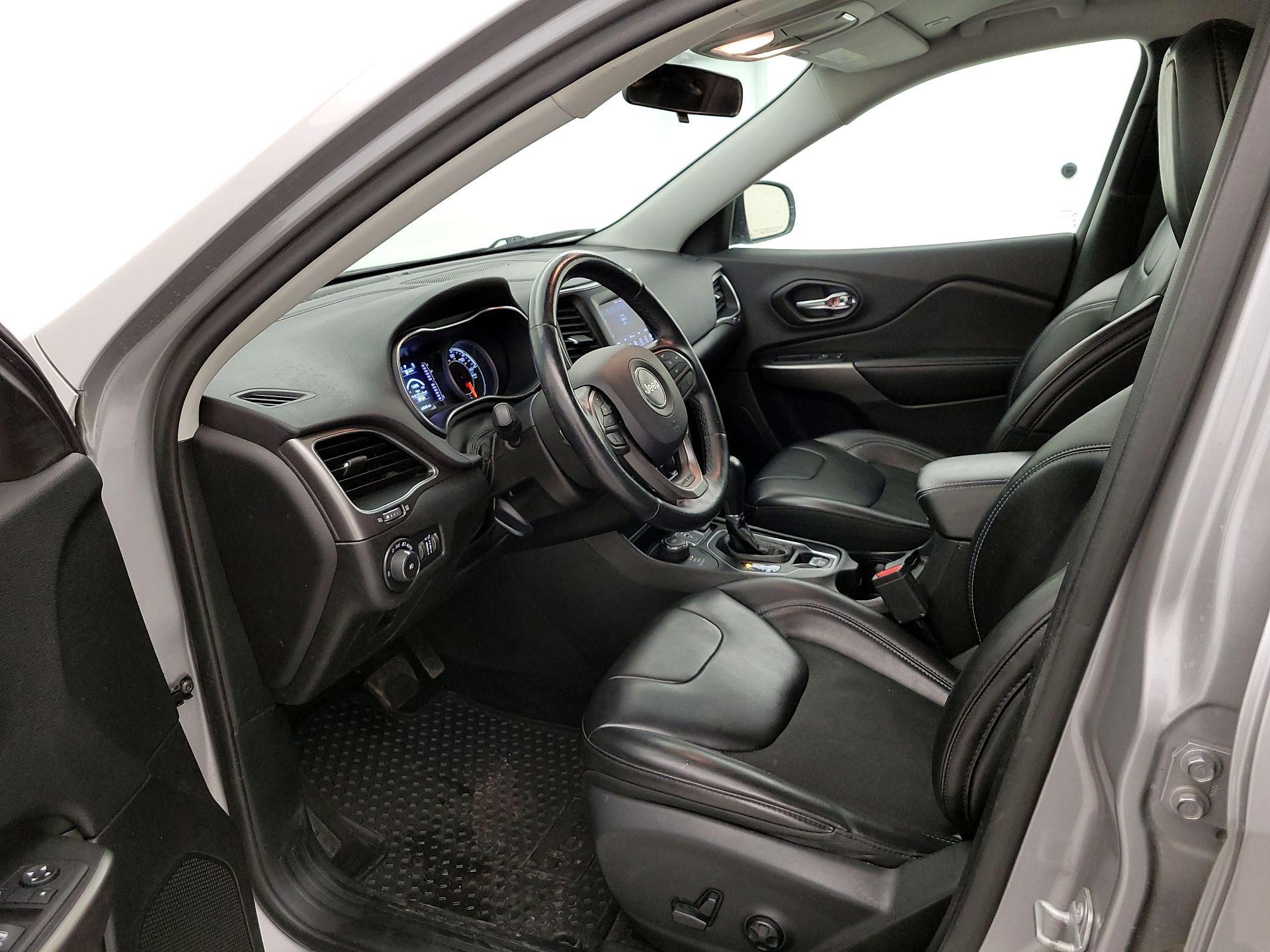 Thumbnail: 2019 Jeep Cherokee - 11