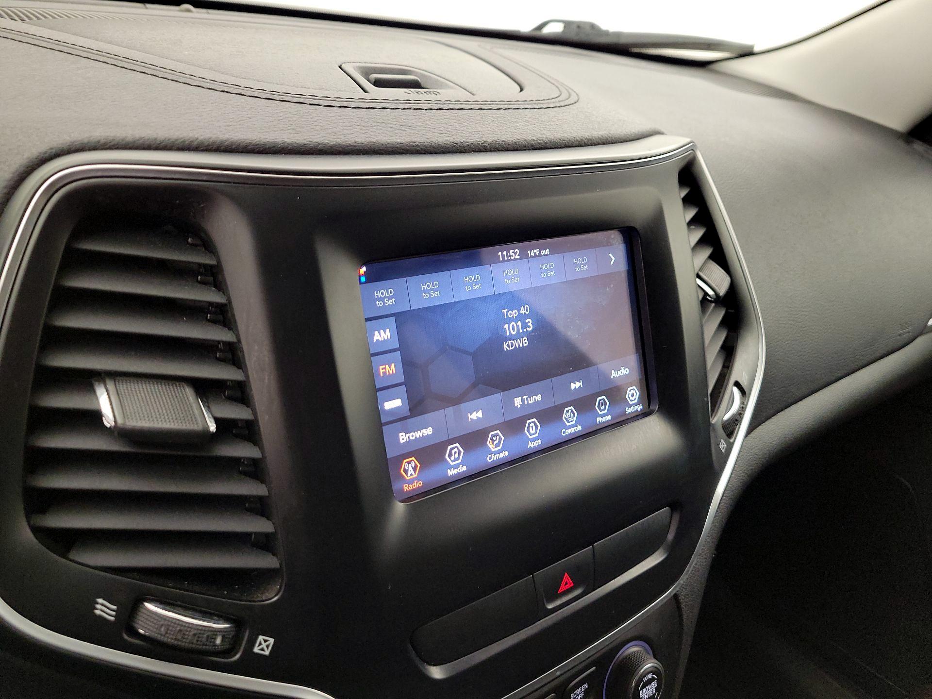 Thumbnail: 2019 Jeep Cherokee - 15