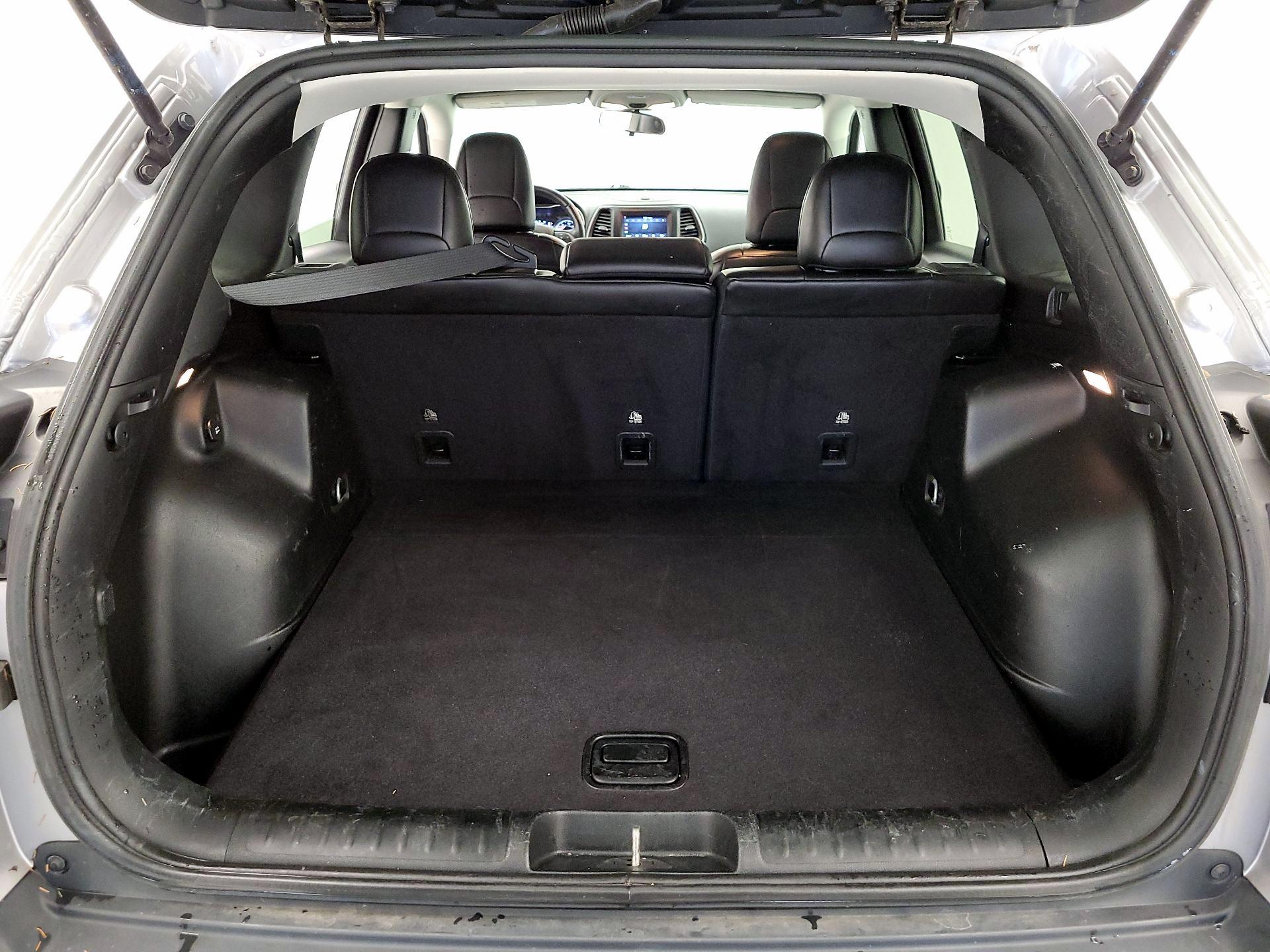 Thumbnail: 2019 Jeep Cherokee - 20