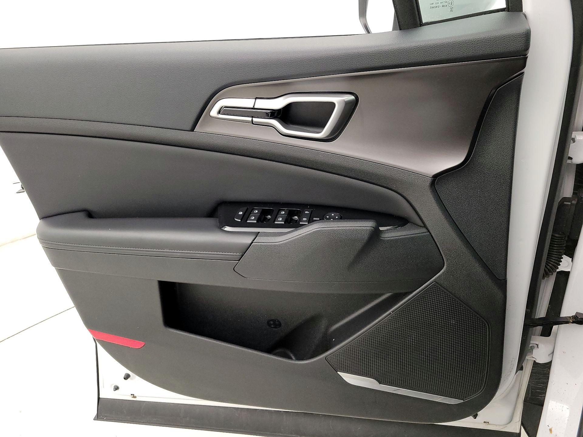 Thumbnail: 2023 Kia Sportage - 12