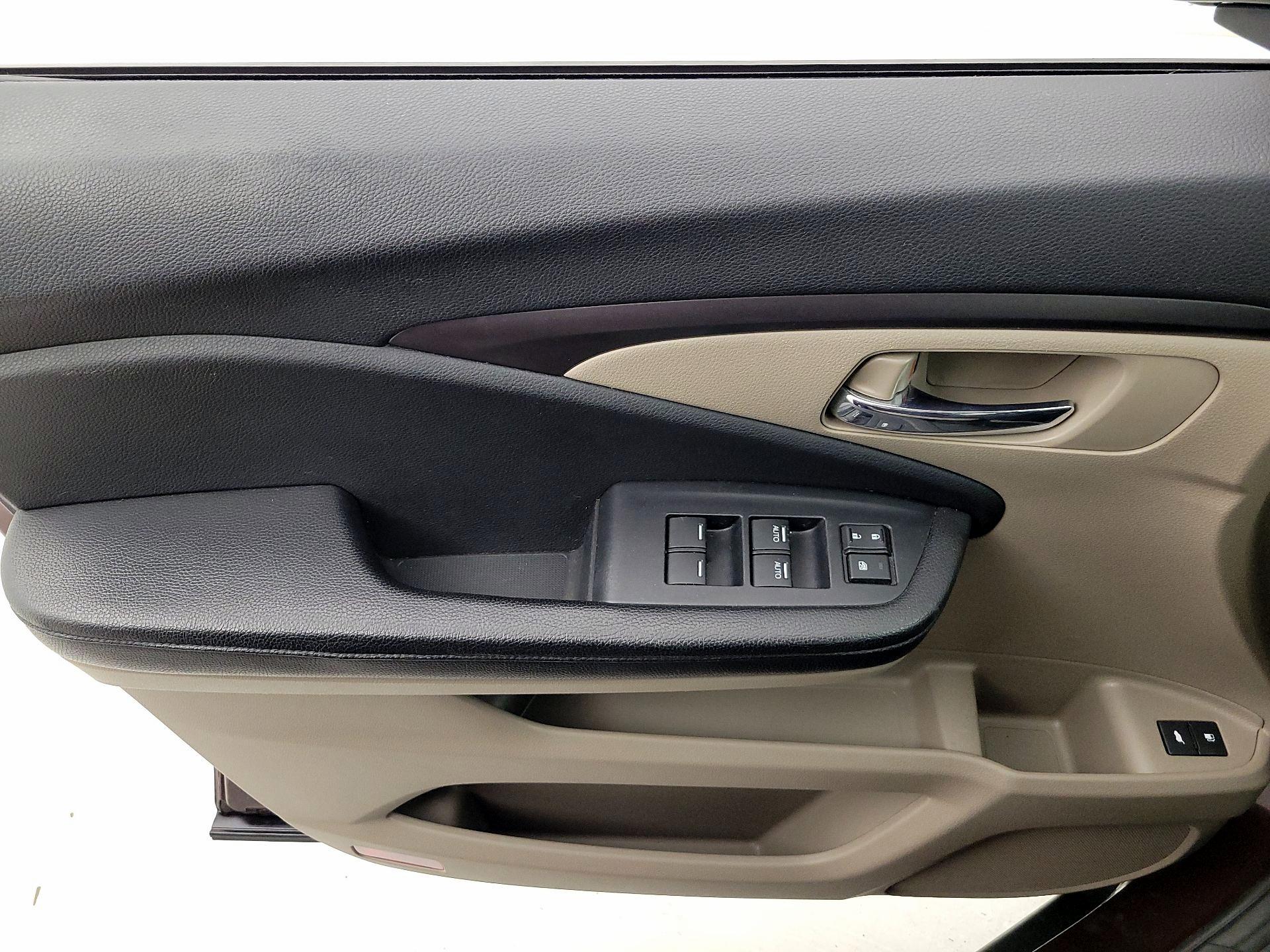 Thumbnail: 2016 Honda Pilot - 12