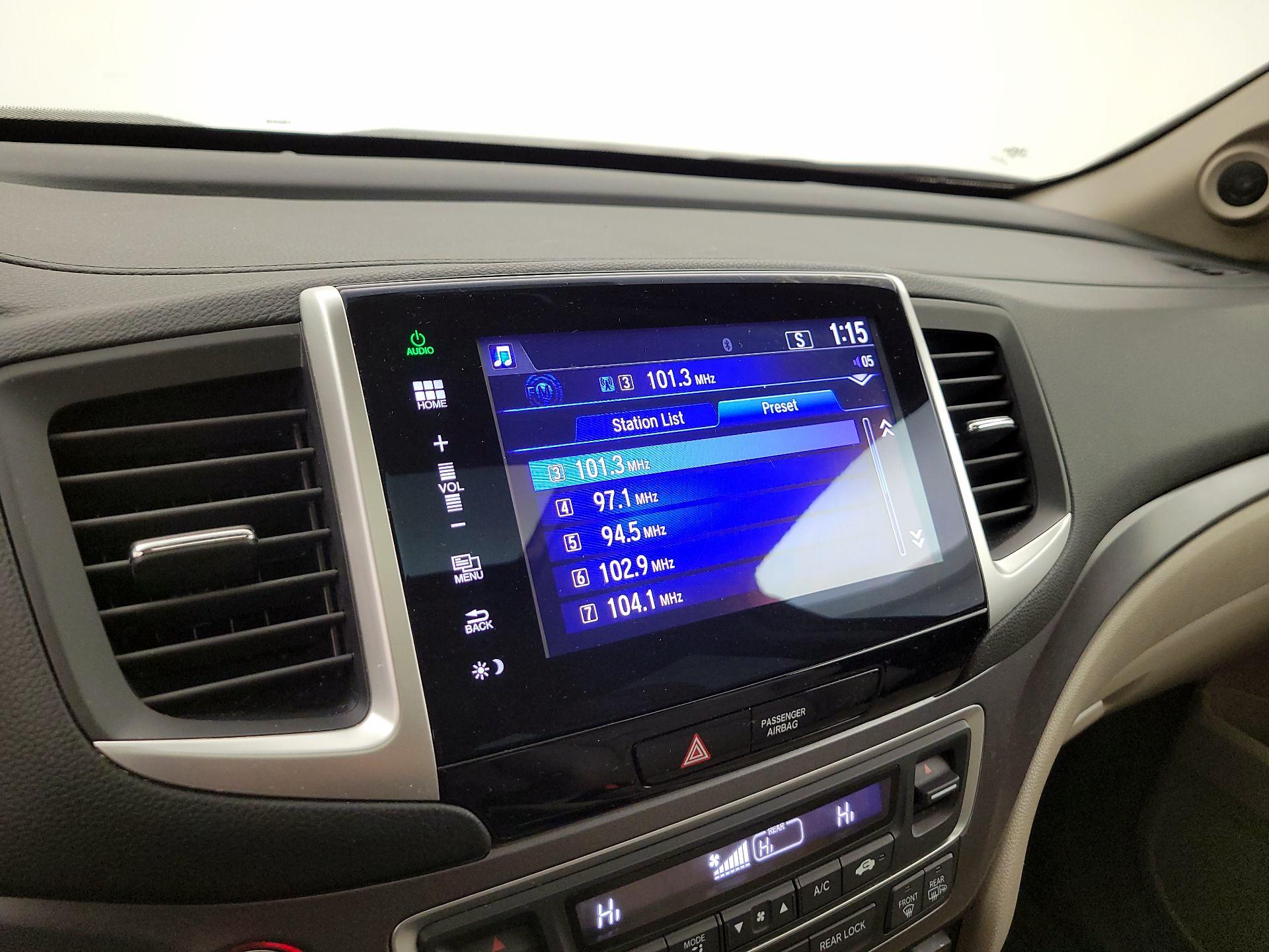 Thumbnail: 2016 Honda Pilot - 15