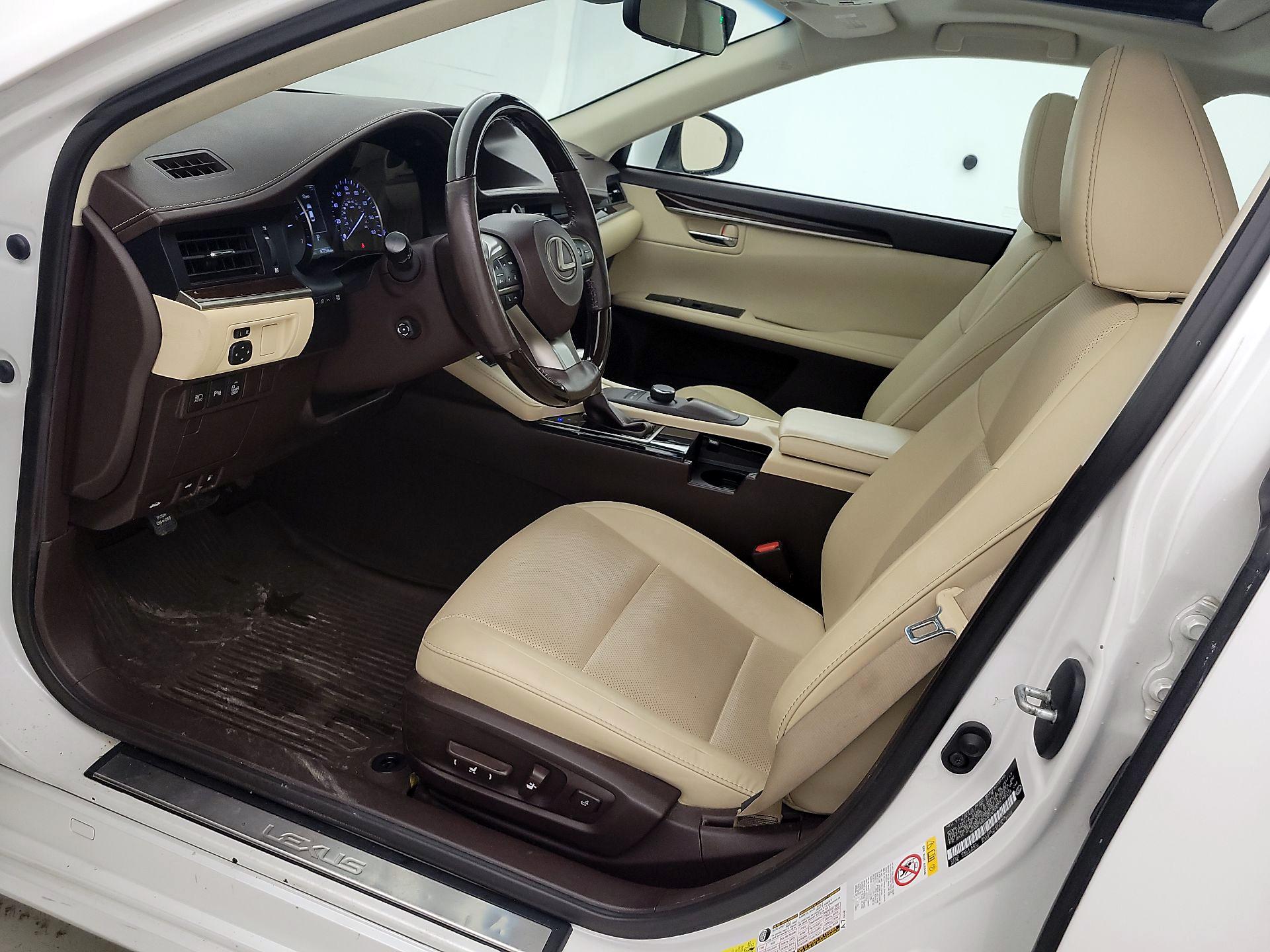 Thumbnail: 2018 Lexus ES - 11