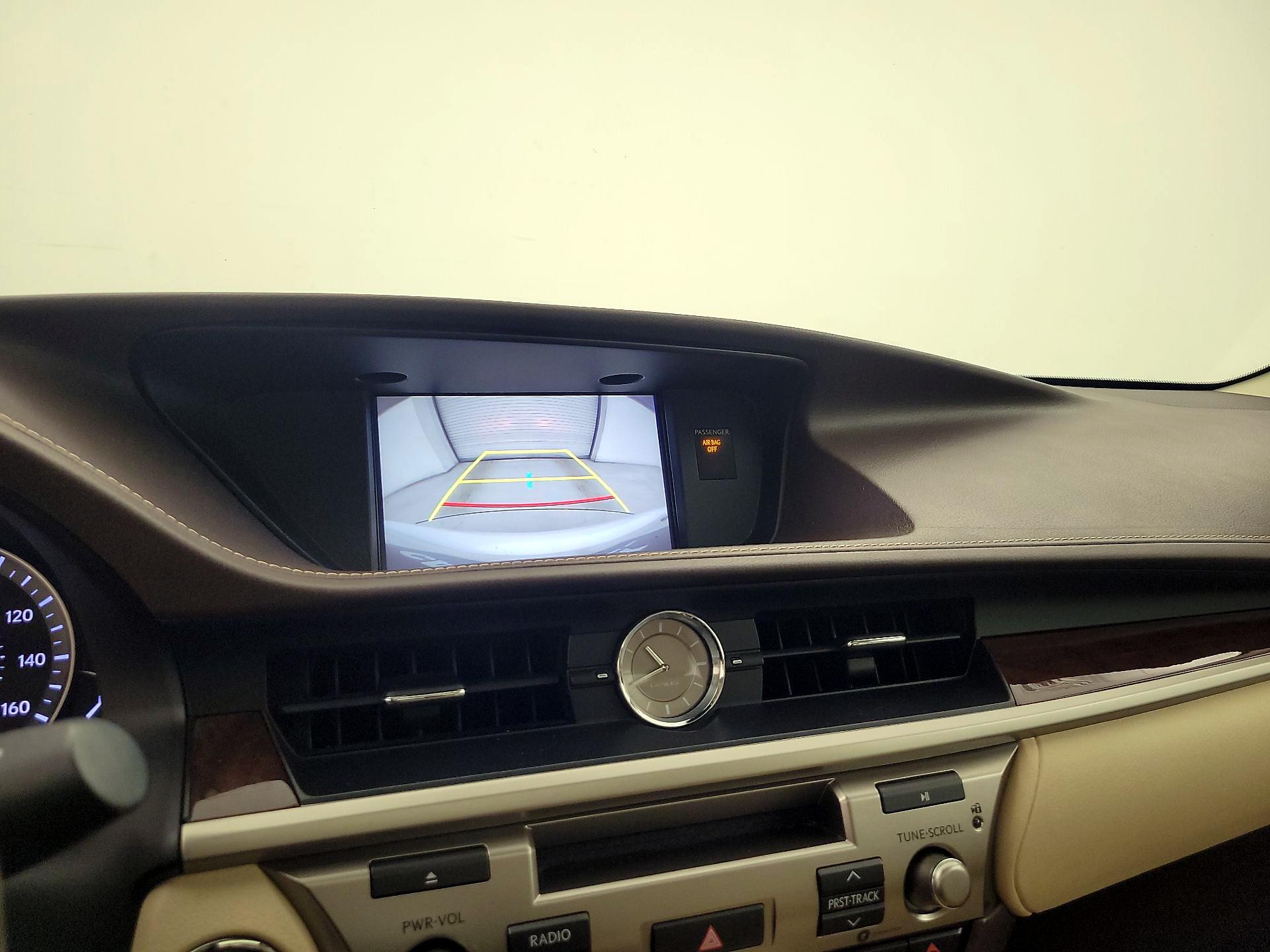 Thumbnail: 2018 Lexus ES - 15