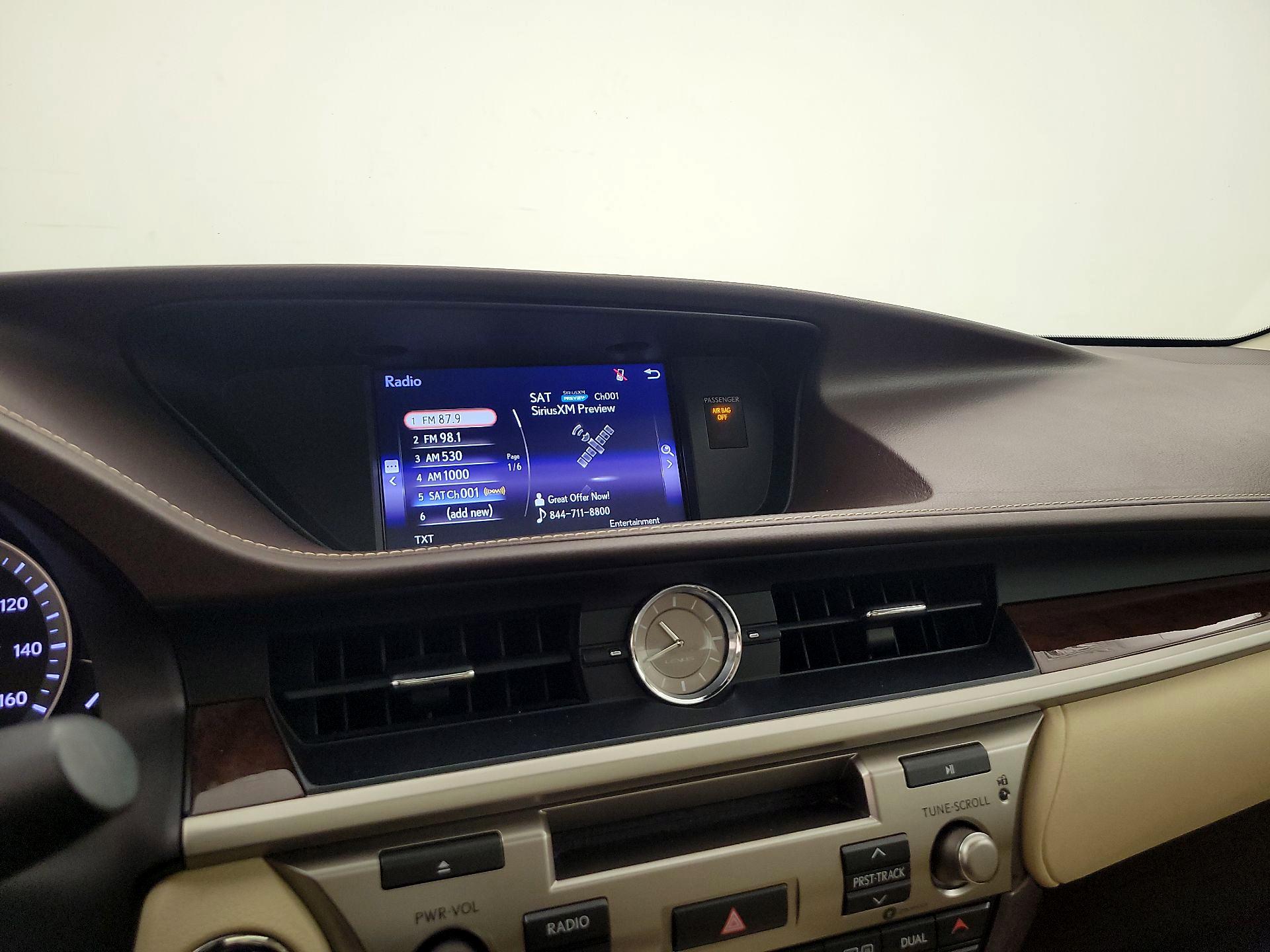 Thumbnail: 2018 Lexus ES - 16