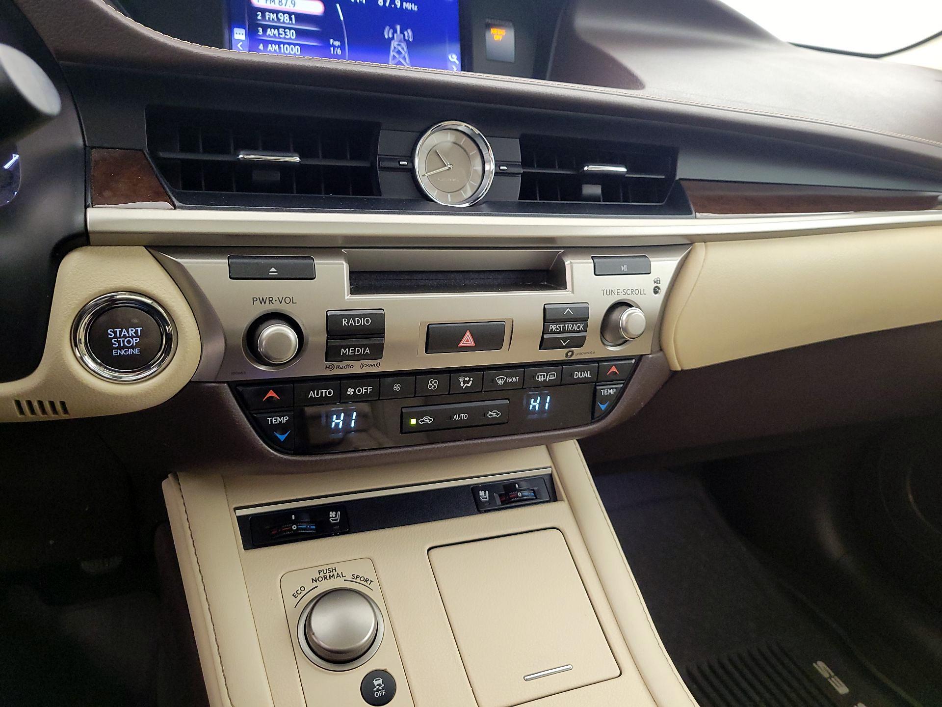 Thumbnail: 2018 Lexus ES - 17