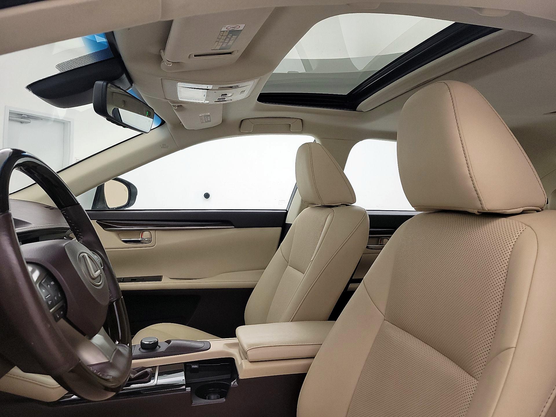 Thumbnail: 2018 Lexus ES - 20