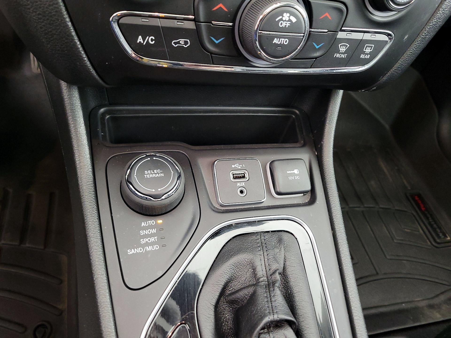 Thumbnail: 2022 Jeep Cherokee - 18