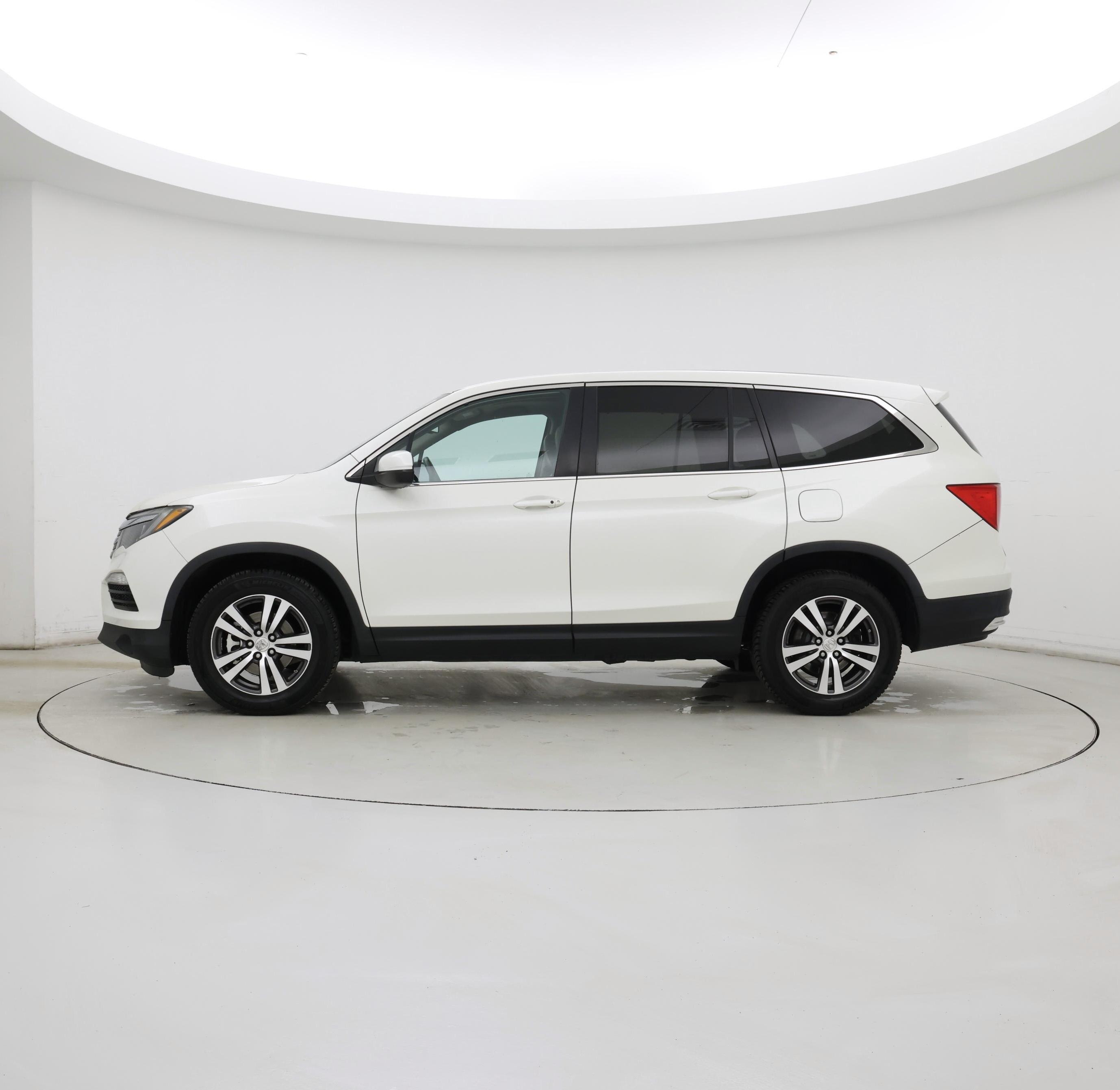 Thumbnail: 2016 Honda Pilot - 3