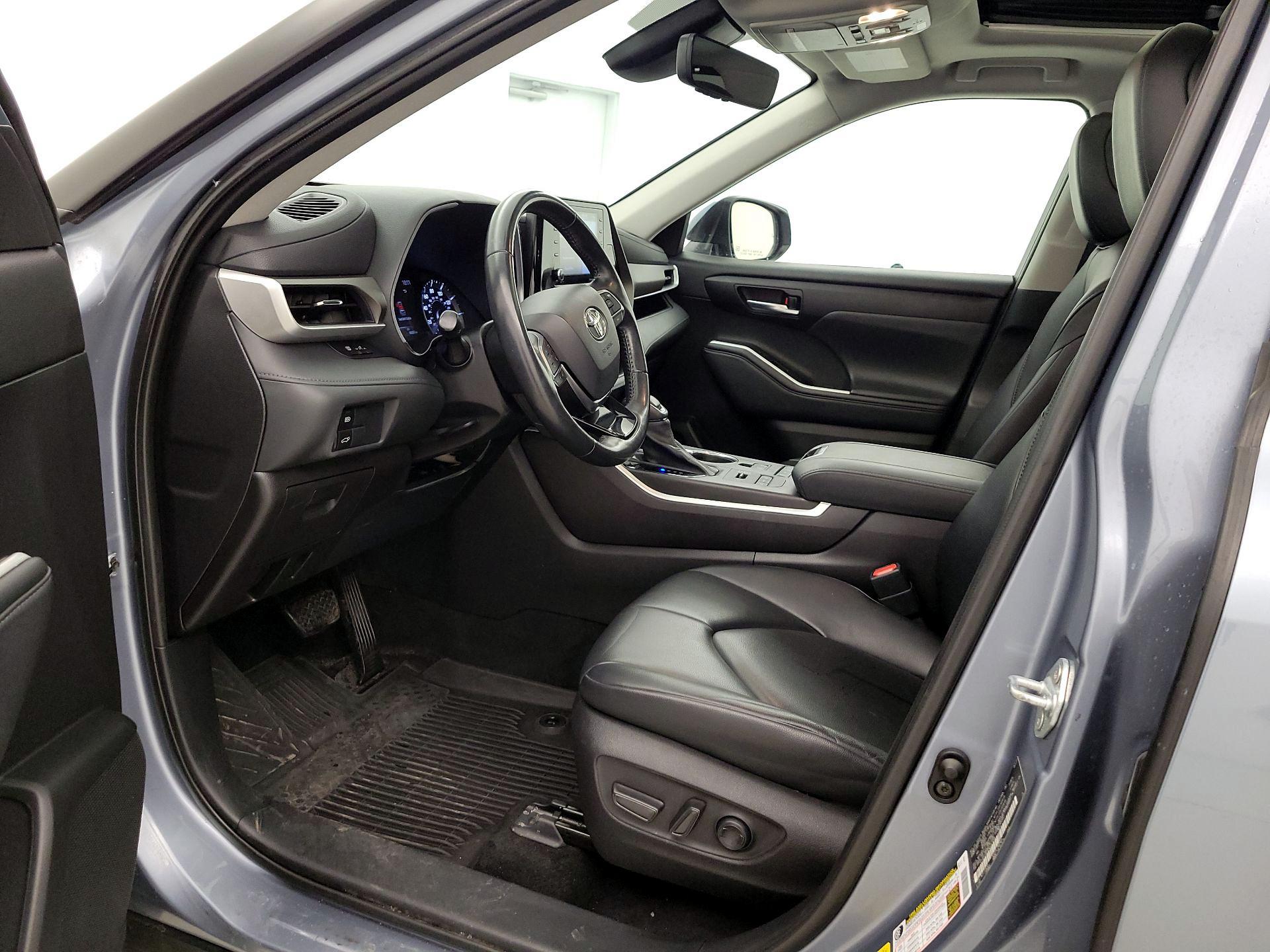 Thumbnail: 2021 Toyota Highlander - 11