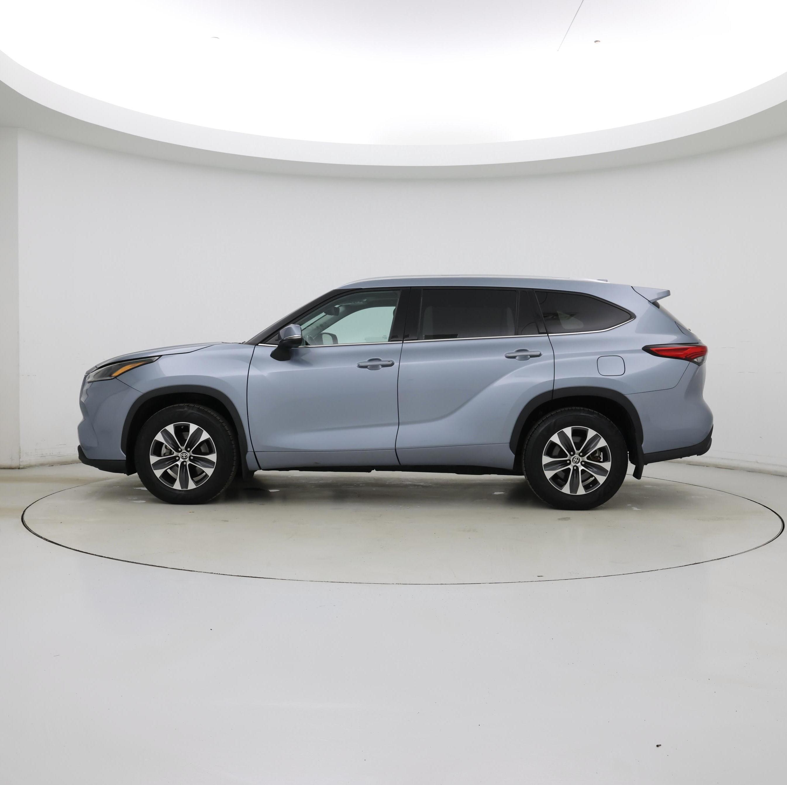 Thumbnail: 2021 Toyota Highlander - 3