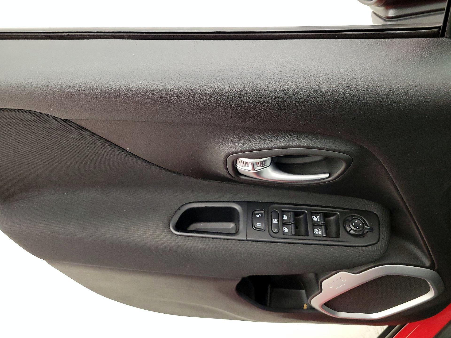 Thumbnail: 2020 Jeep Renegade - 12