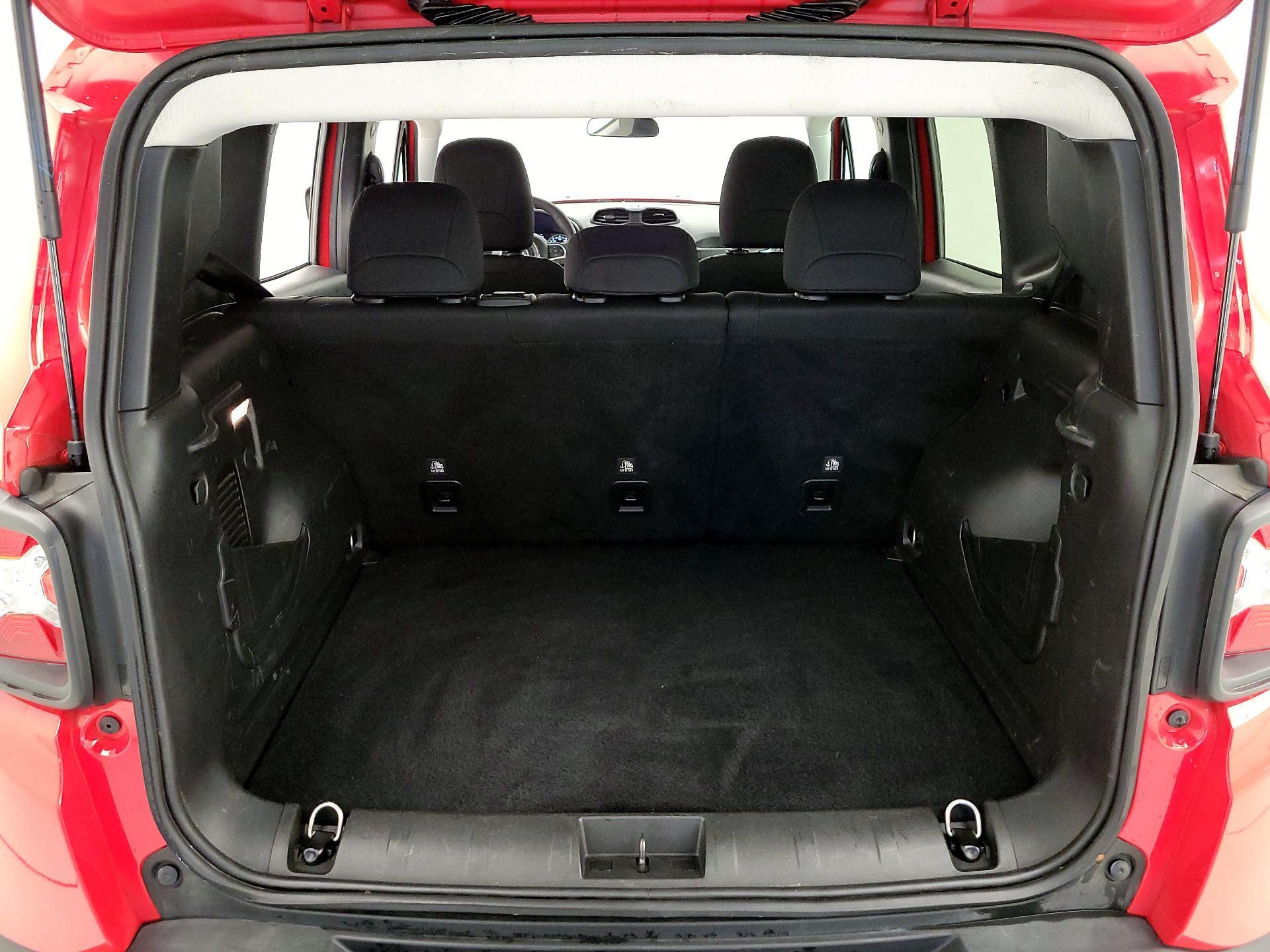 Thumbnail: 2020 Jeep Renegade - 19