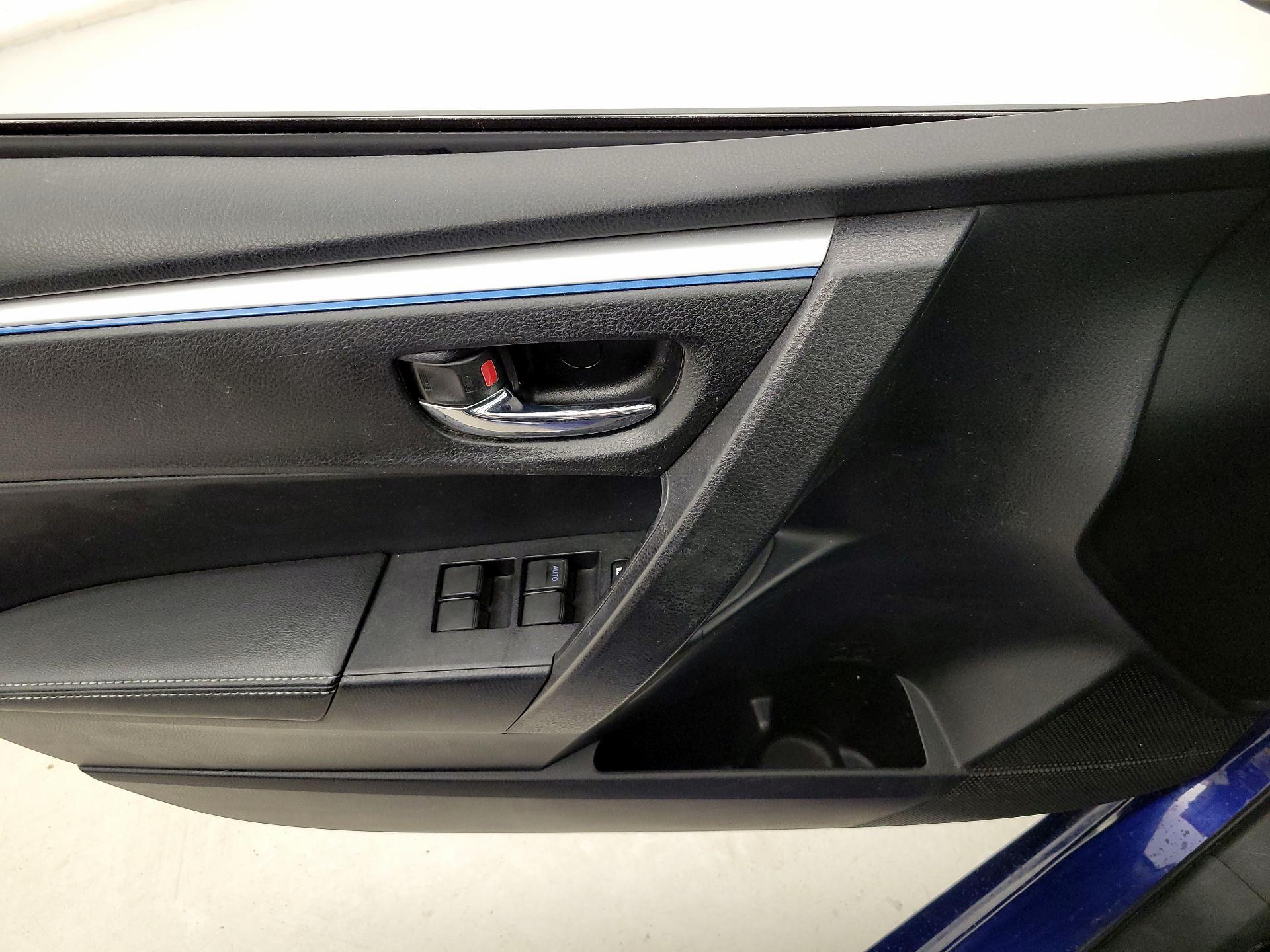 Thumbnail: 2015 Toyota Corolla - 12