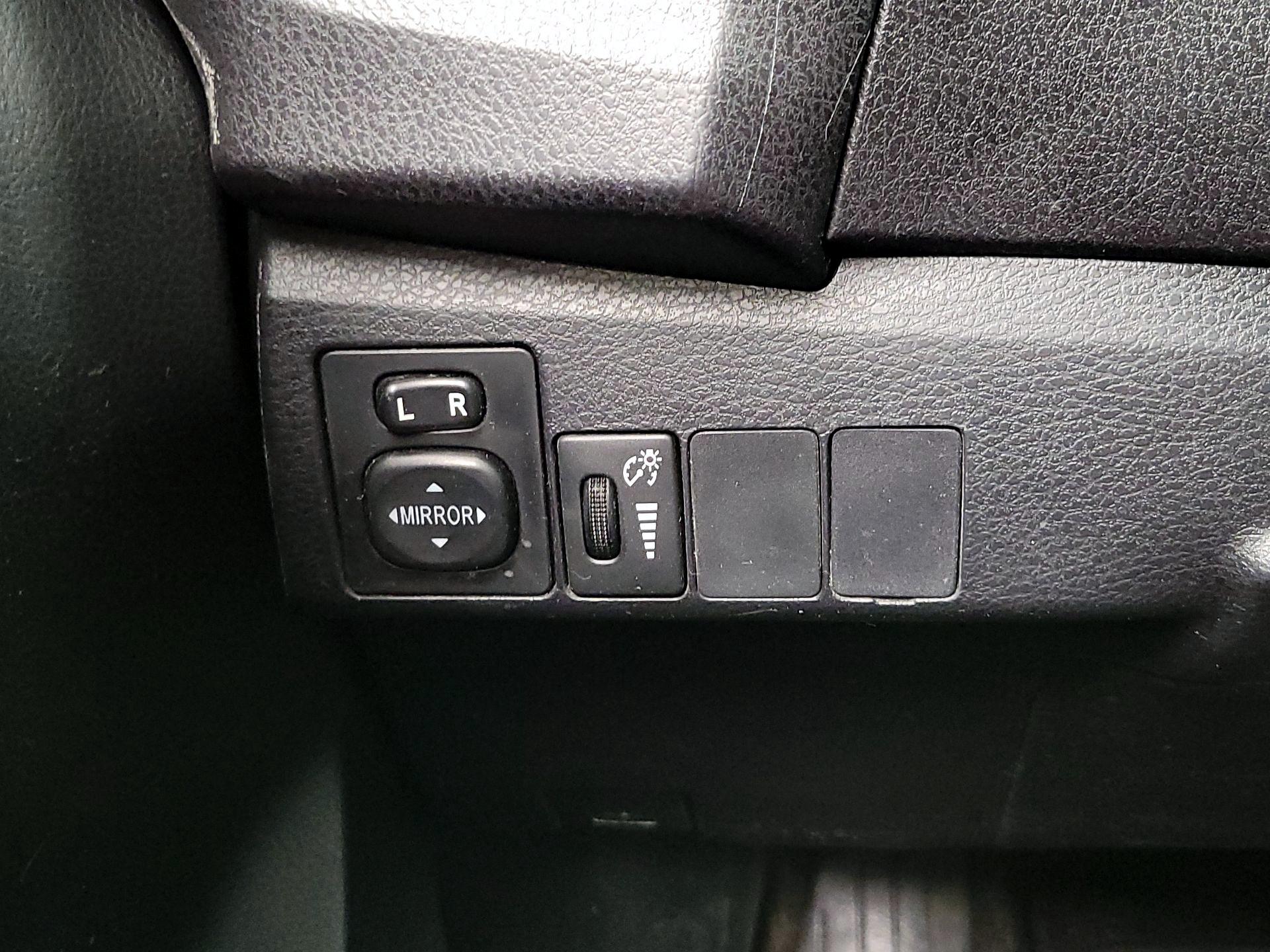 Thumbnail: 2015 Toyota Corolla - 13