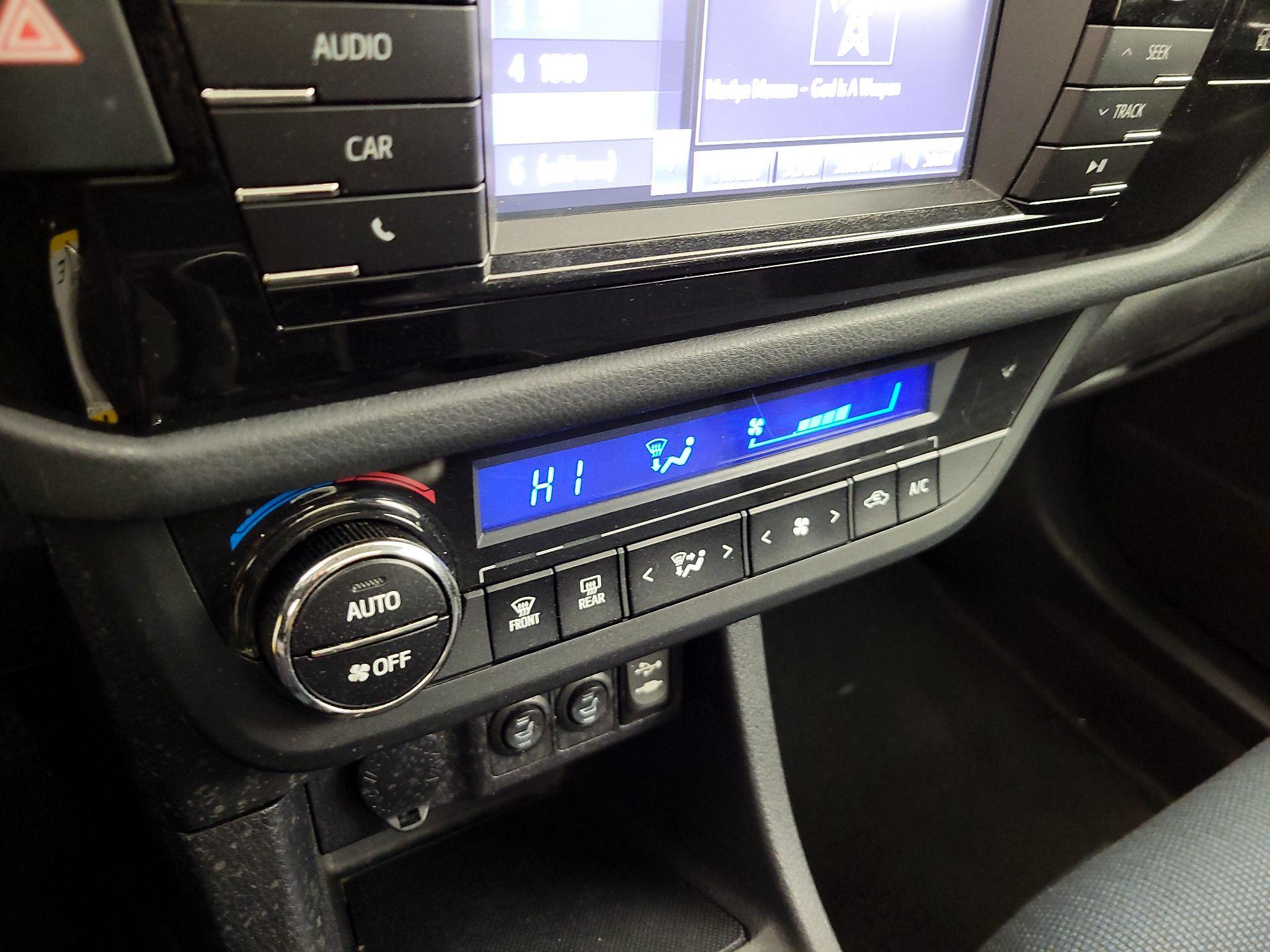 Thumbnail: 2015 Toyota Corolla - 16