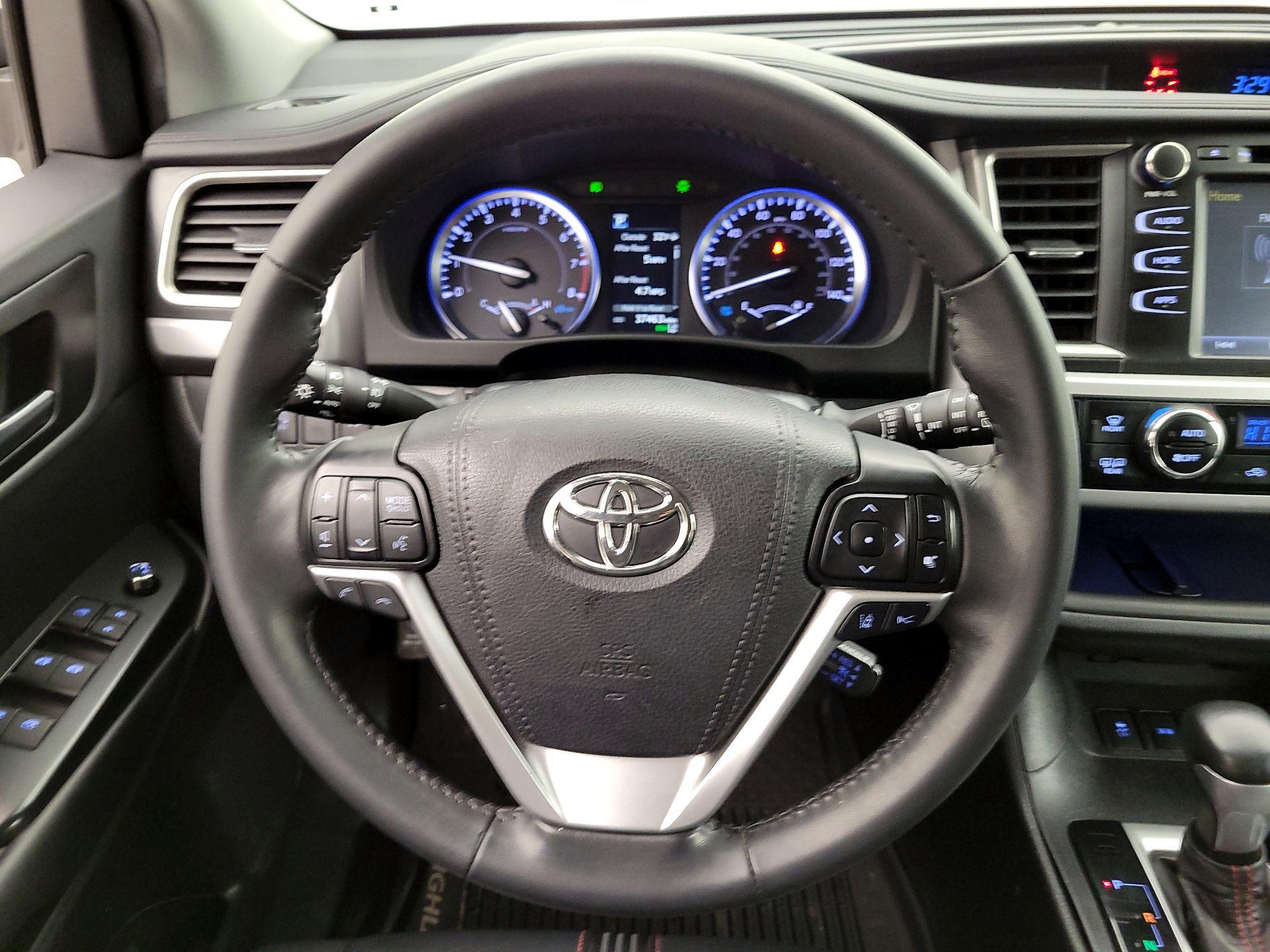 Thumbnail: 2019 Toyota Highlander - 10