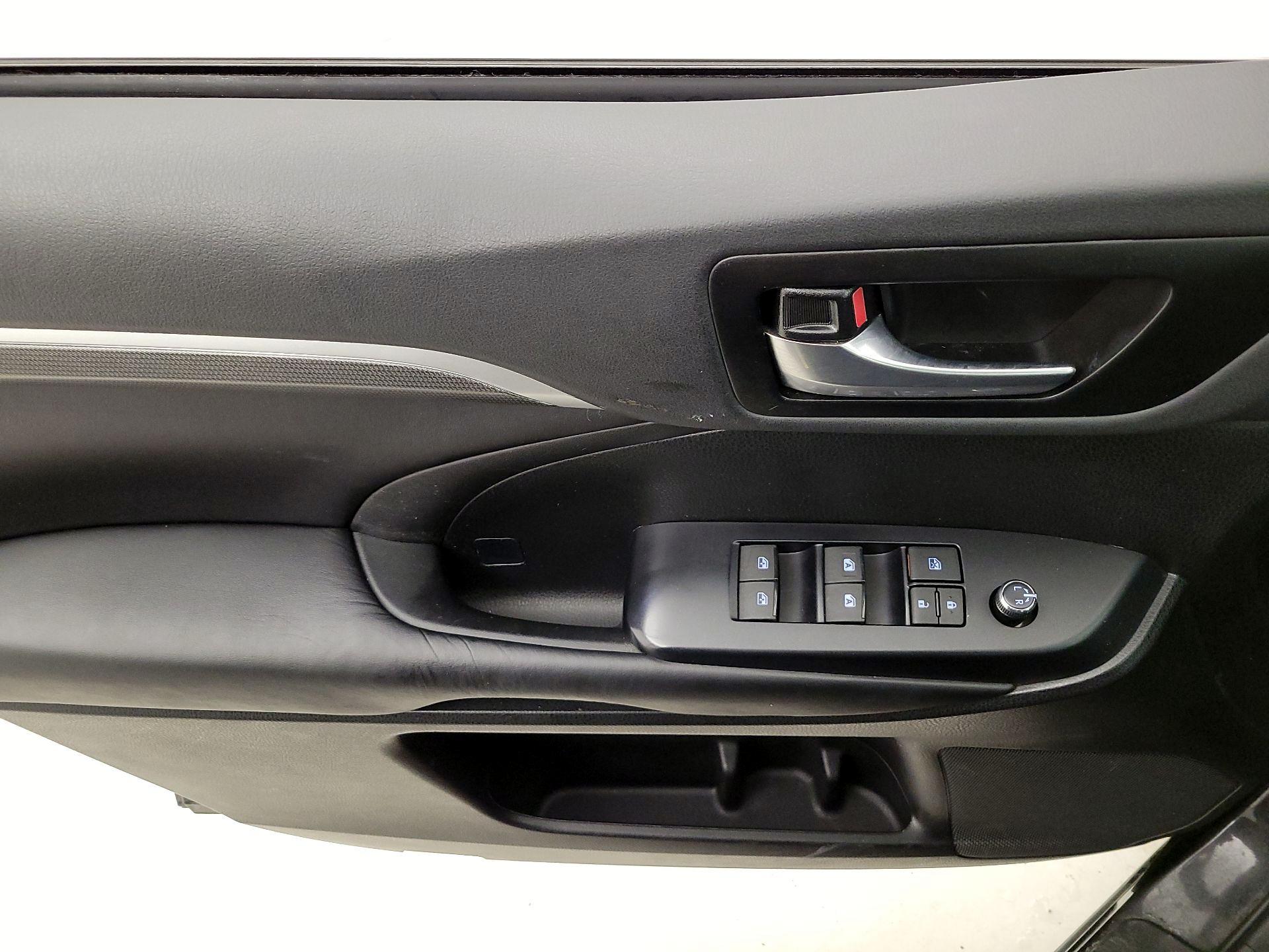 Thumbnail: 2019 Toyota Highlander - 12