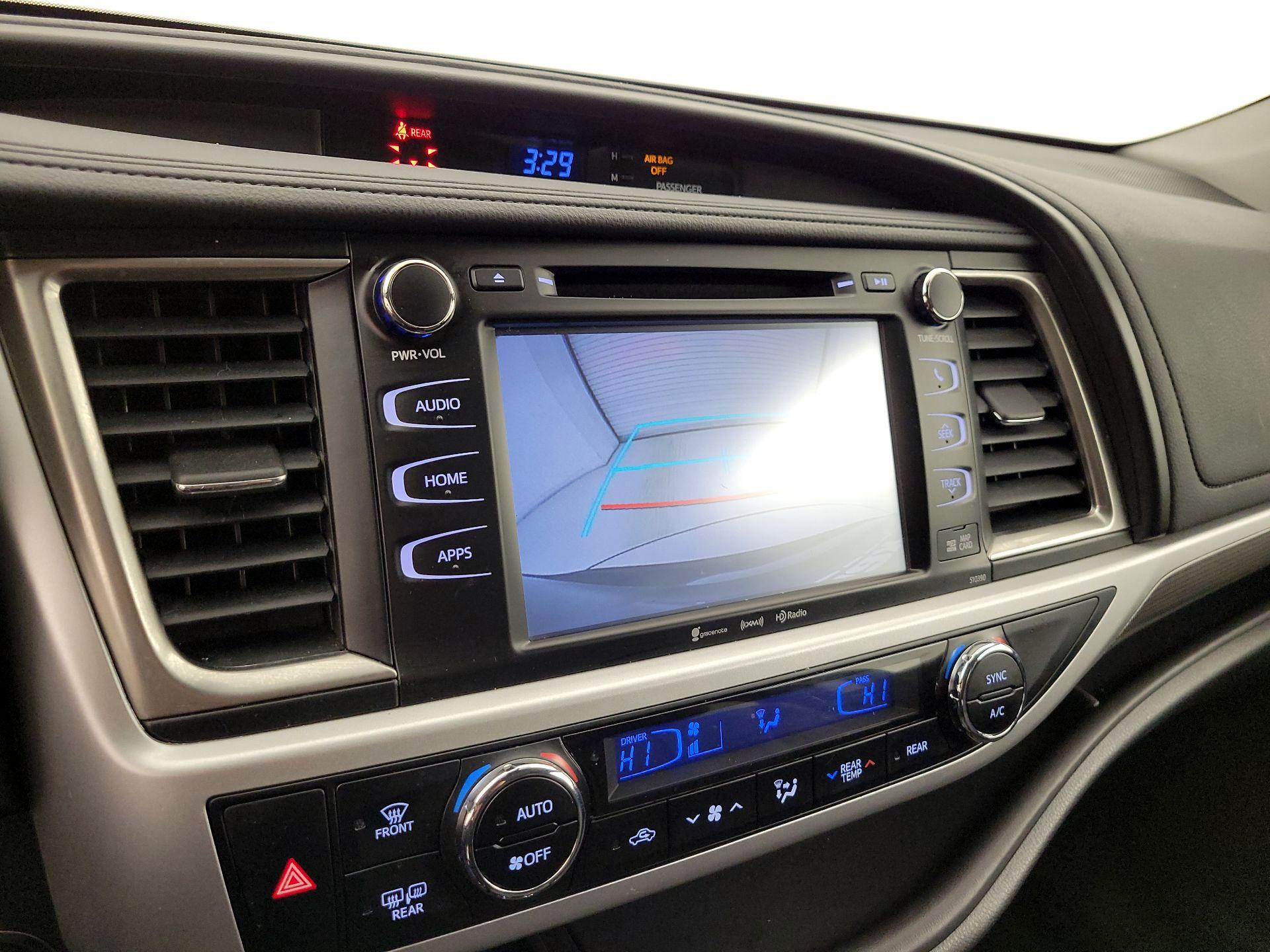 Thumbnail: 2019 Toyota Highlander - 15