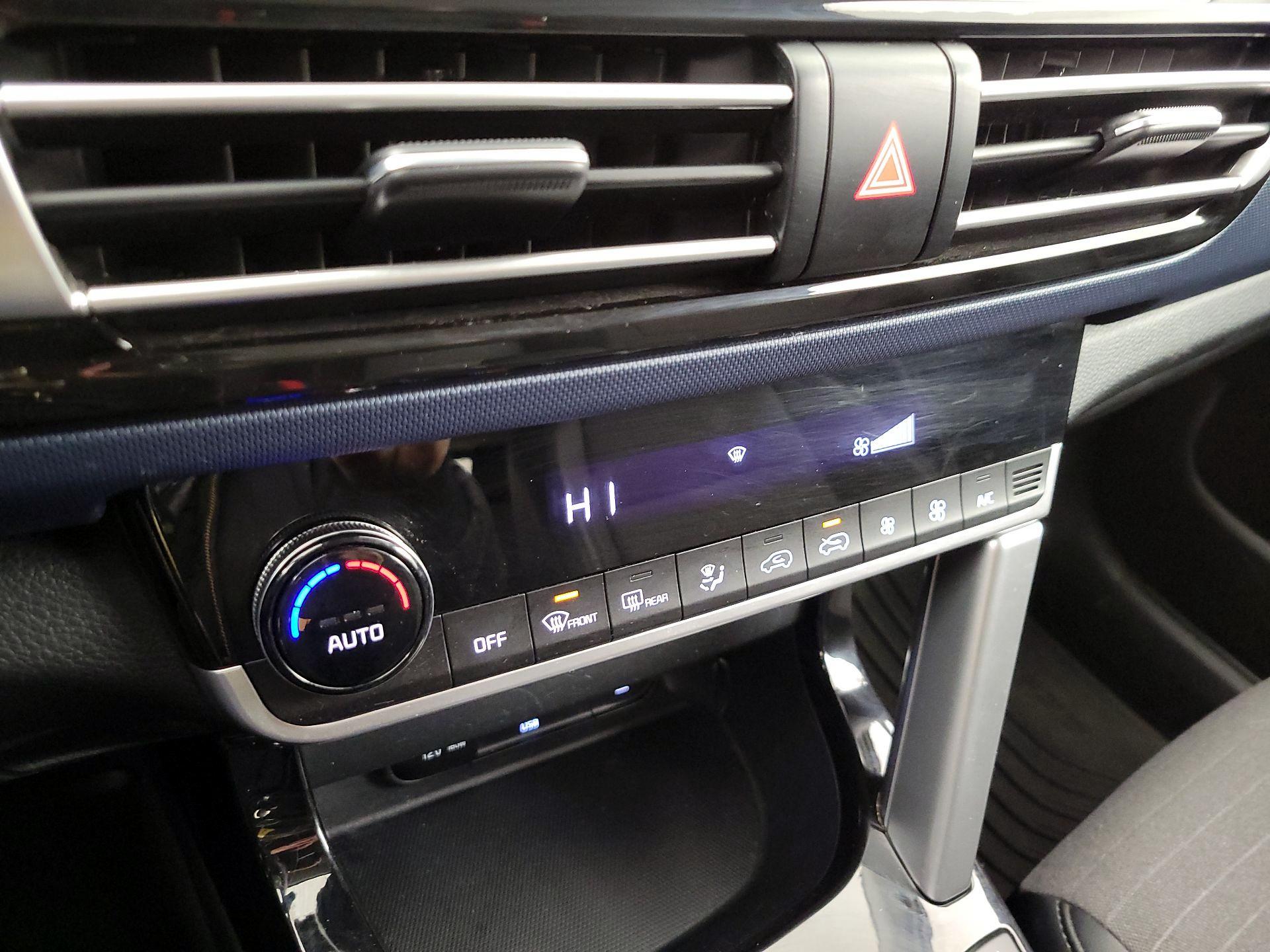 Thumbnail: 2023 Kia Seltos - 17