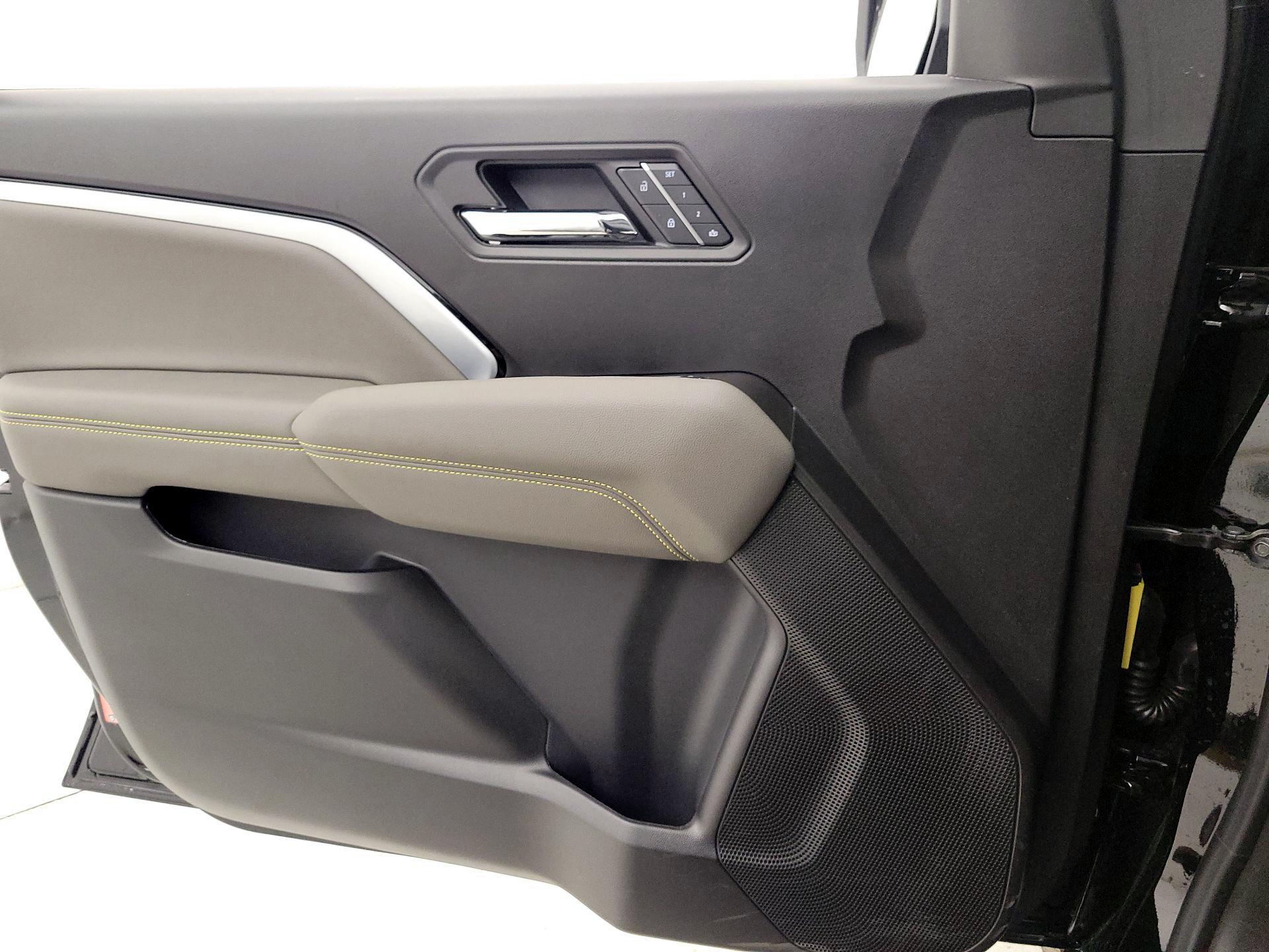 Thumbnail: 2025 Chevrolet Colorado - 12